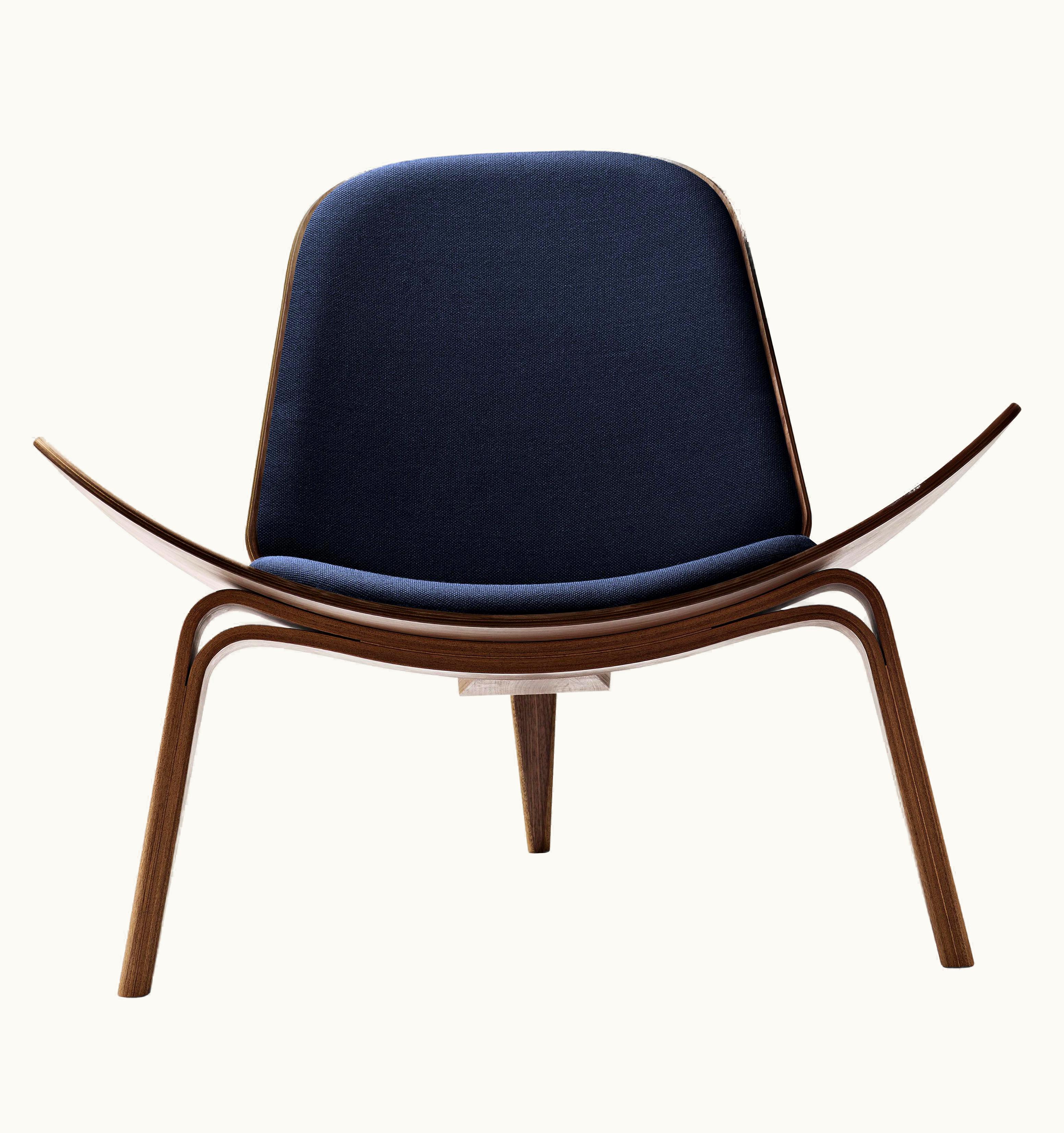 Hans J. Wegner Hans J. Wegner CH07 Shell Chair In Walnut Oil With Upholstered Seat By Hans J. Wegner