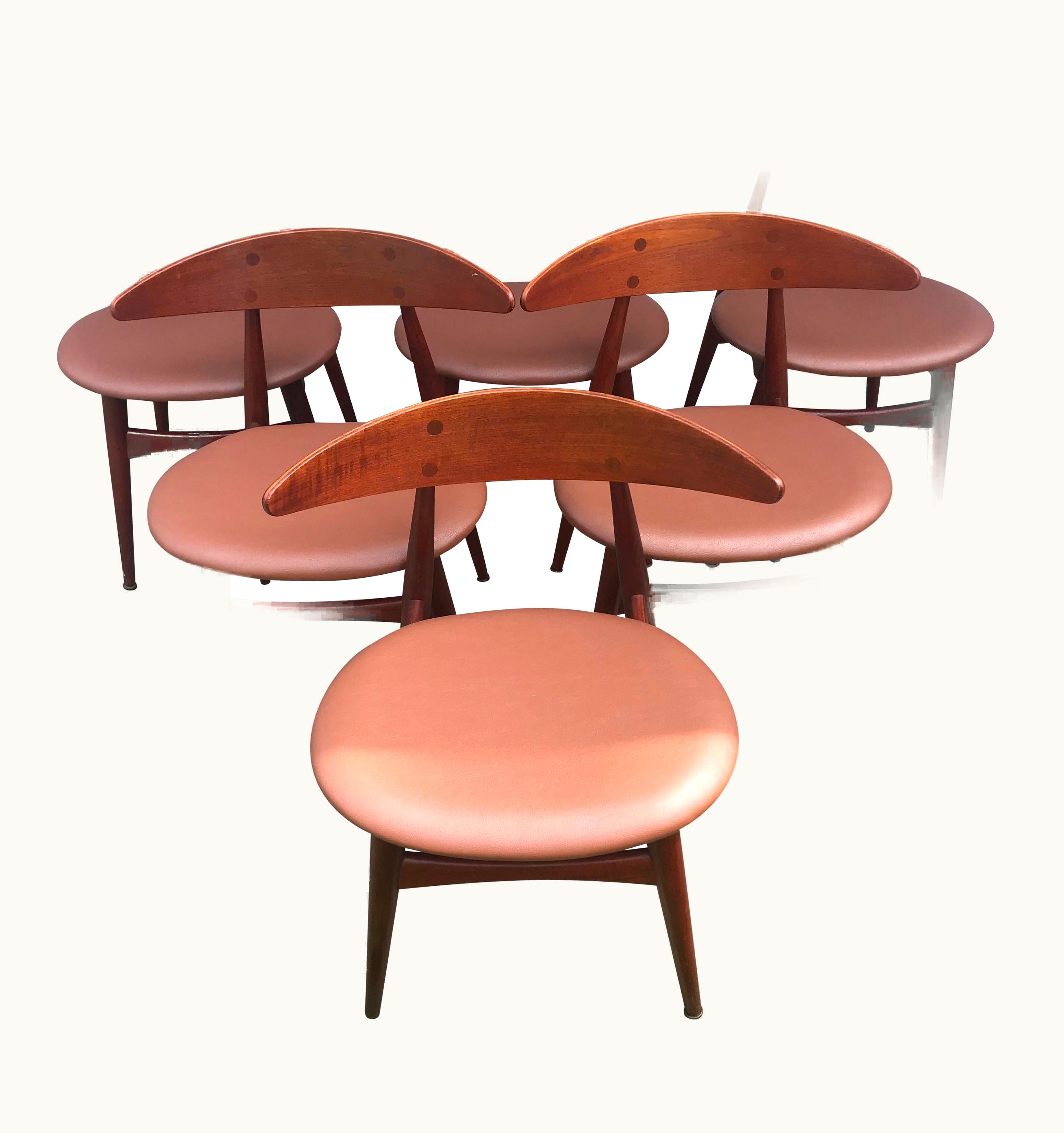 Hans J. Wegner Hans J. Wegner Six Hans Wegner For Carl Hansen Teak Model CH33 Dining Chairs