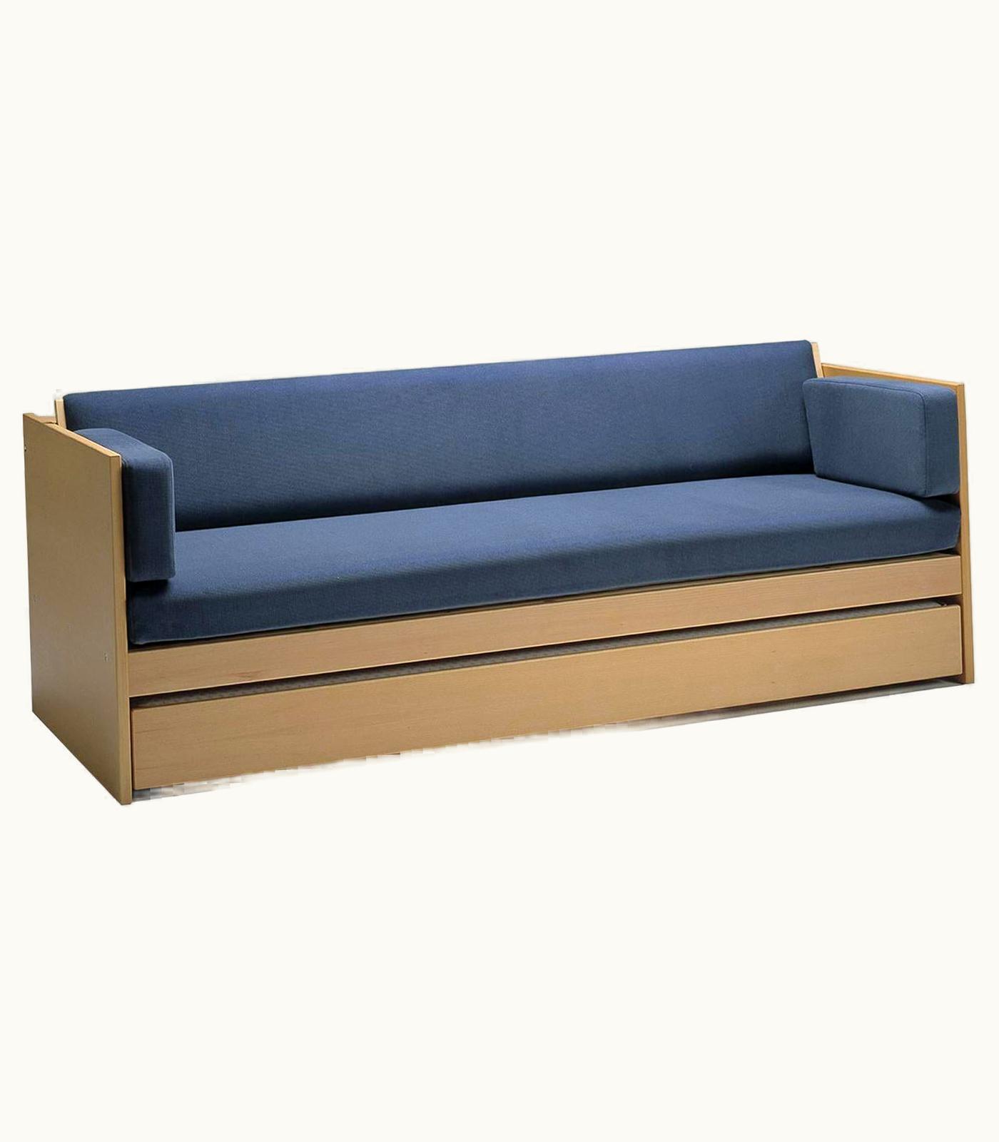 Hans J. Wegner Hans J. Wegner GE-261 Daybed, Lacquered Beech