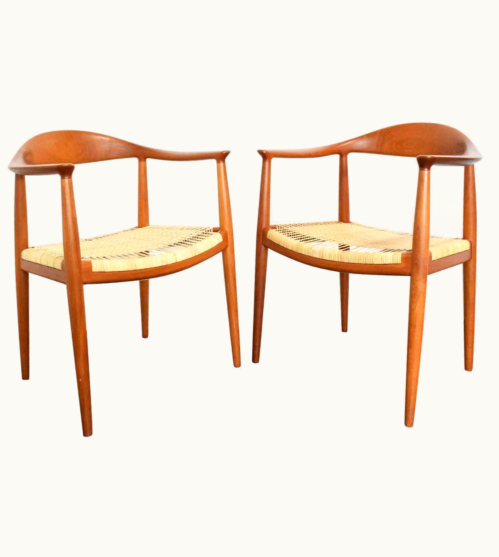Hans J. Wegner Hans J. Wegner Pair Of Hans Wegner Round Chairs UZ0191704
