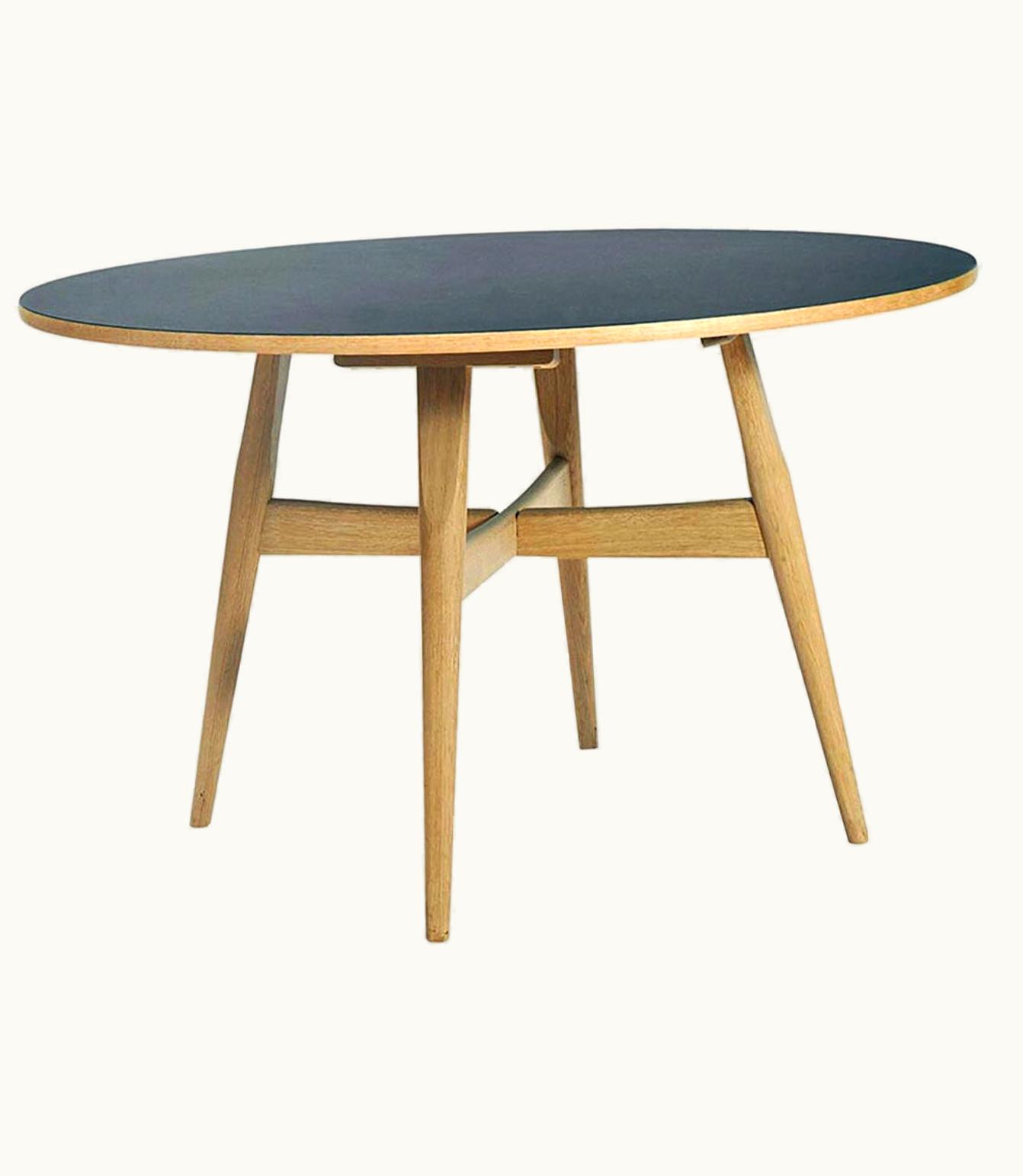 Hans J. Wegner Hans J. Wegner GE-526 Dining Table, Veneered Top In Oak With Legs In Stained Beech UZ0191848