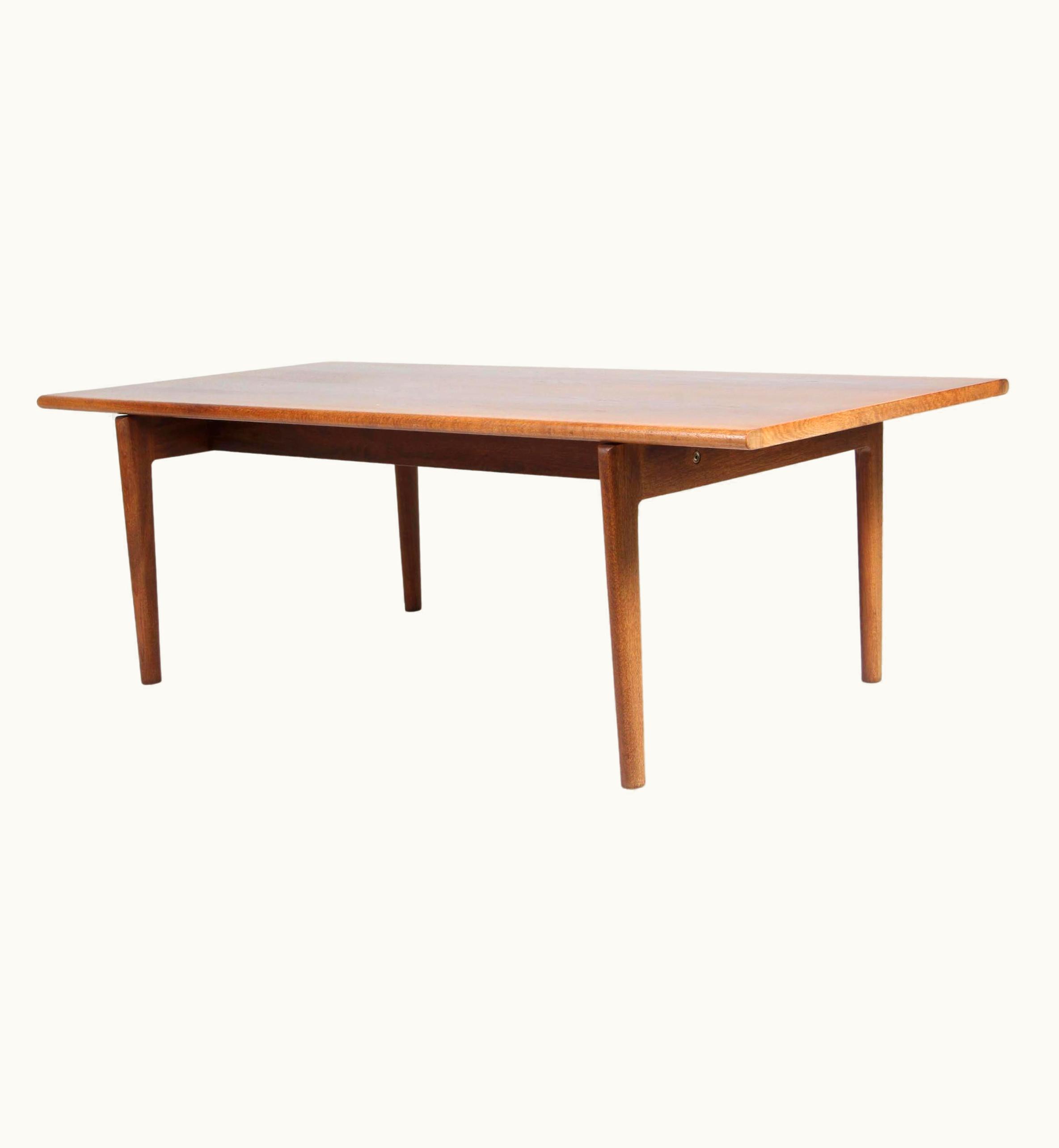 Hans J. Wegner Hans J. Wegner Coffee Table UZ0191914