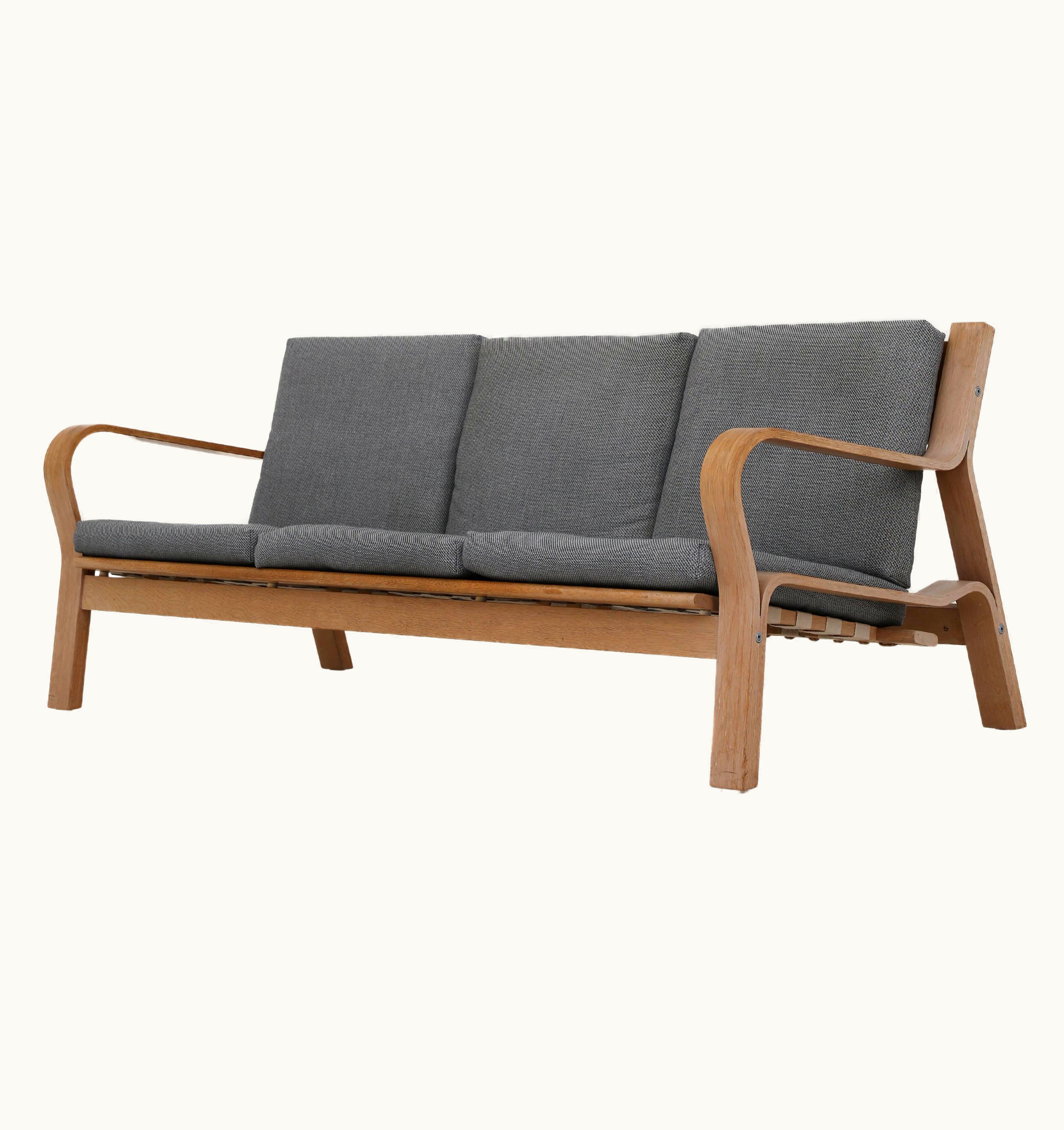 Hans J. Wegner Hans J. Wegner Ge 671/3 Sofa By Hans J. Wegner