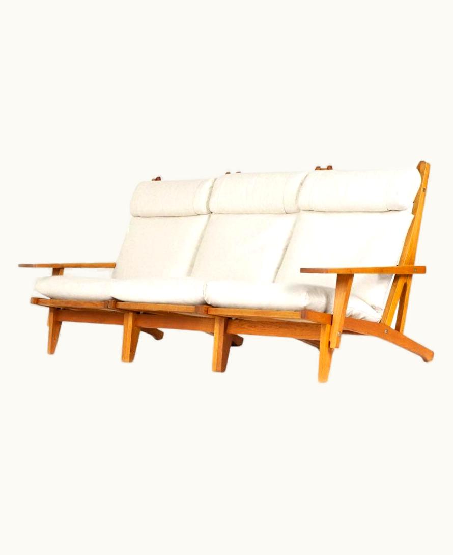 Hans J. Wegner Hans J. Wegner 375 GE Sofa By Hans Wegner For Getama, 1960