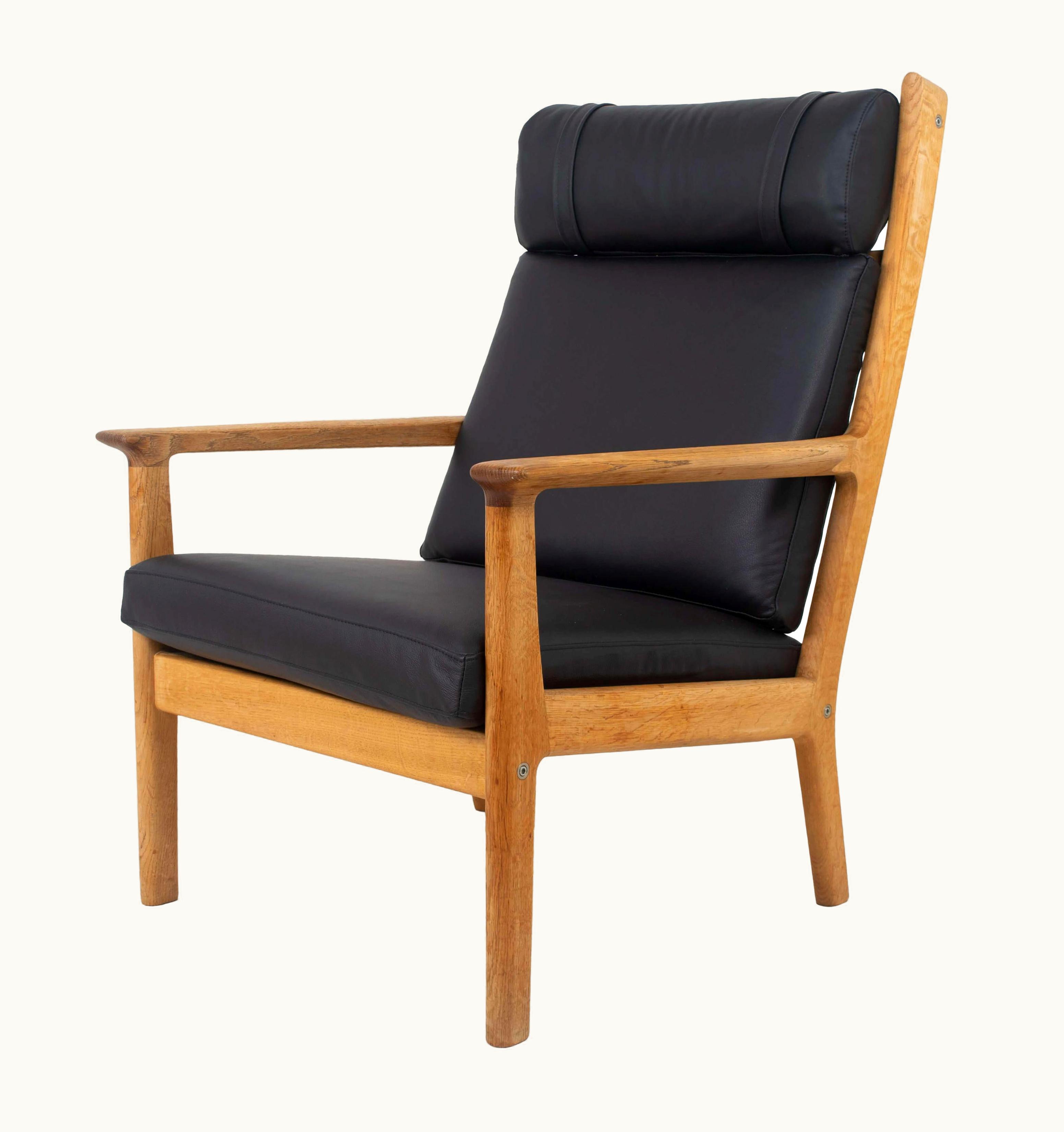 Hans J. Wegner Hans J. Wegner Fauteuil GE 265 For GETAMA In Oak And Black Leather, 1980