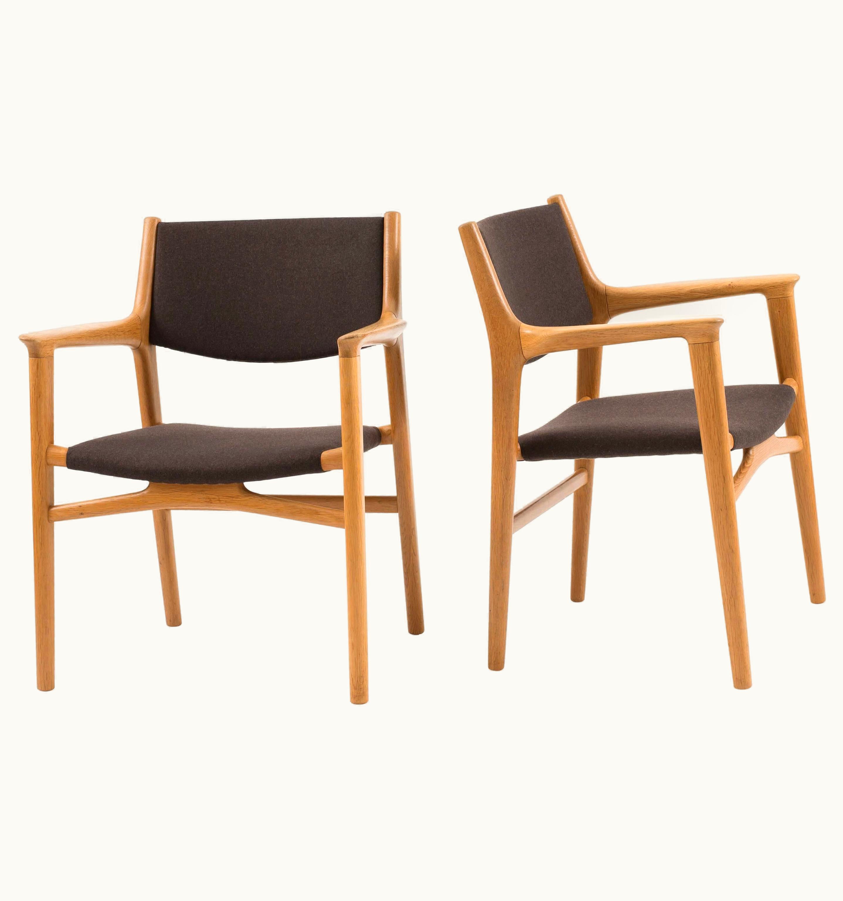 Hans J. Wegner Hans J. Wegner Pair Of Hans J. Wegner JH-515 Armchairs For Johannes Hansen