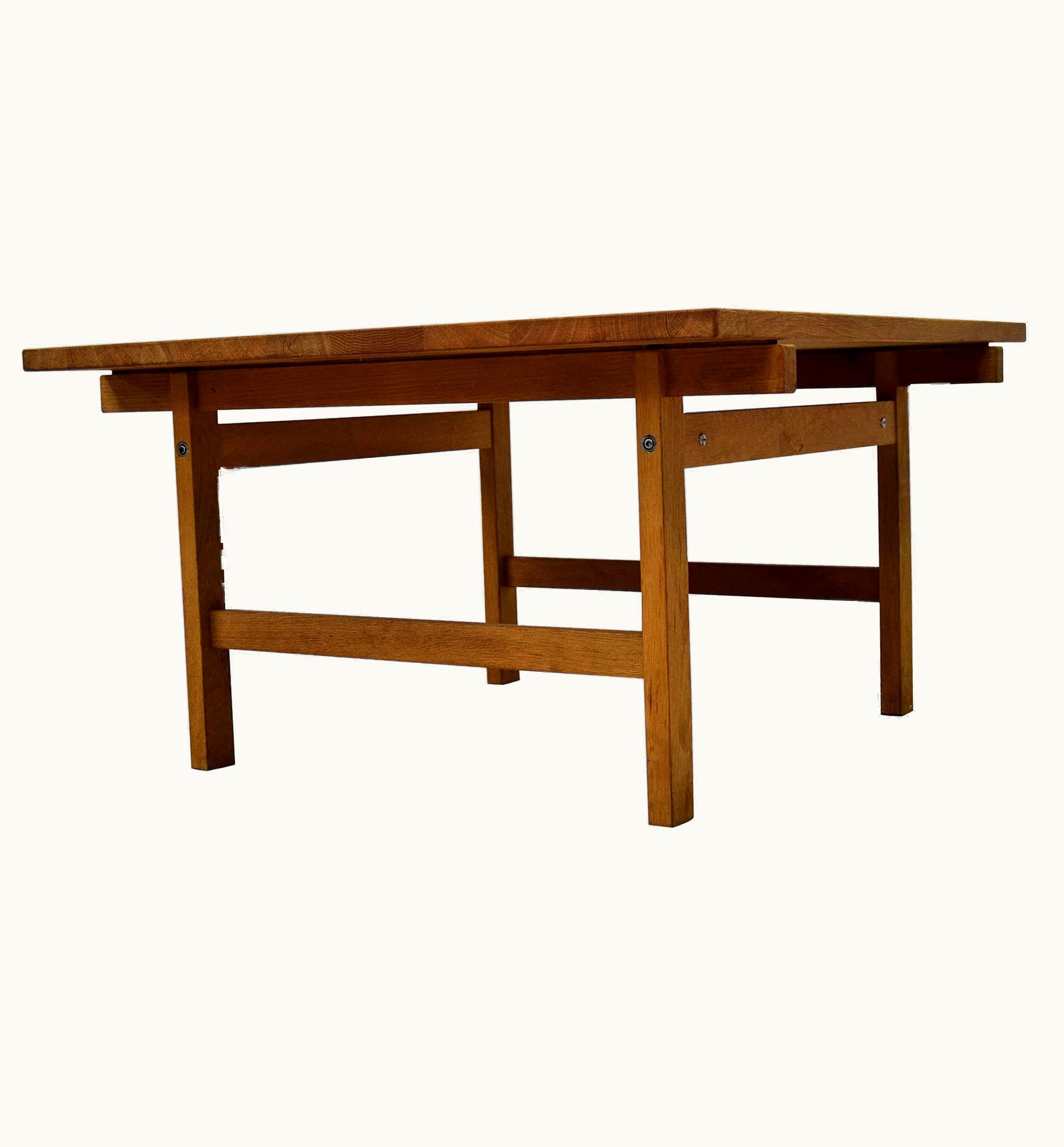 Hans J. Wegner Hans J. Wegner Mid-Century Modern Oak Club Table