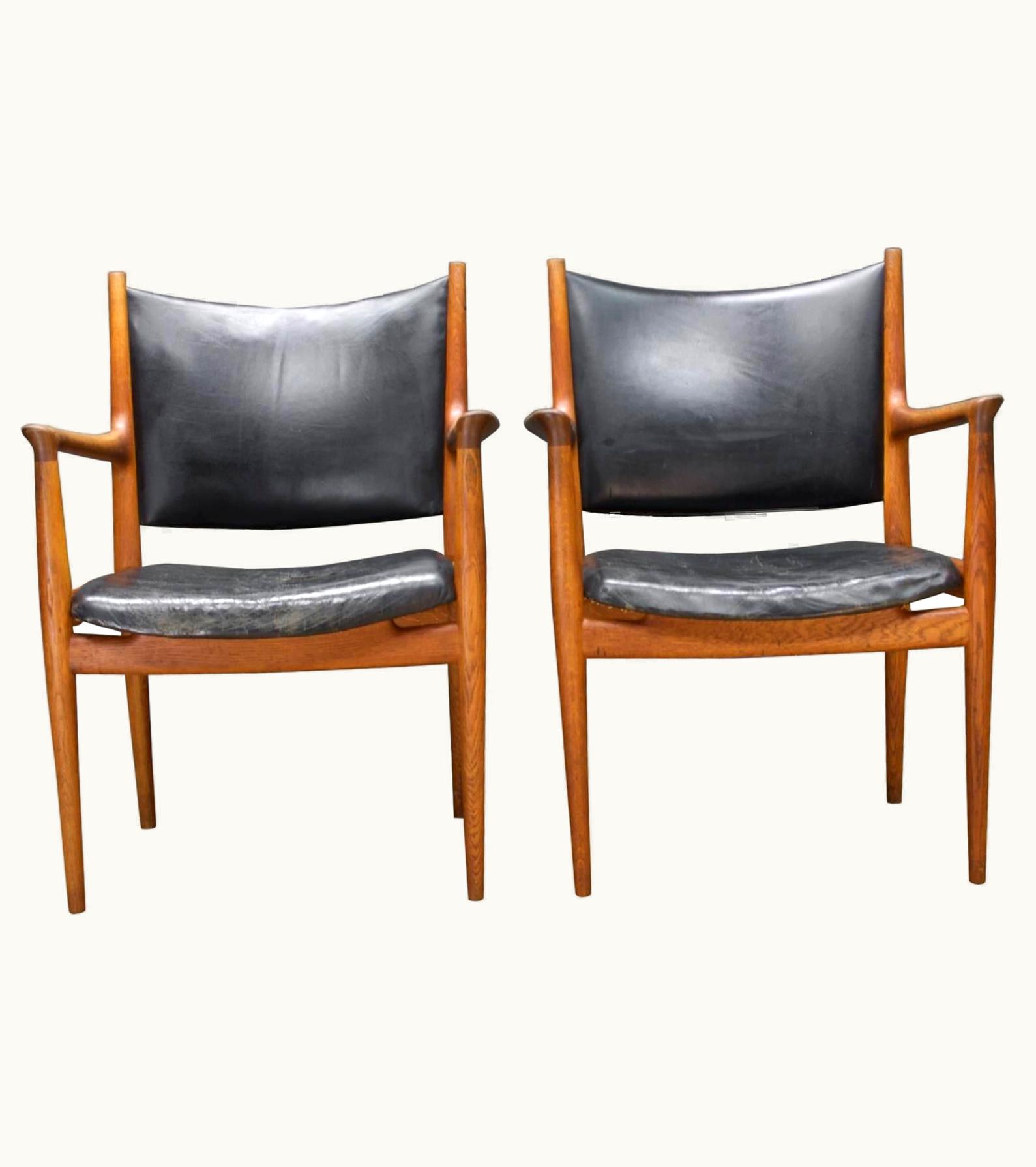 Hans J. Wegner Hans J. Wegner Pair Of Heavily Patinated Hans Wegner Leather Armchairs JH-513 Chairs Rare Oak