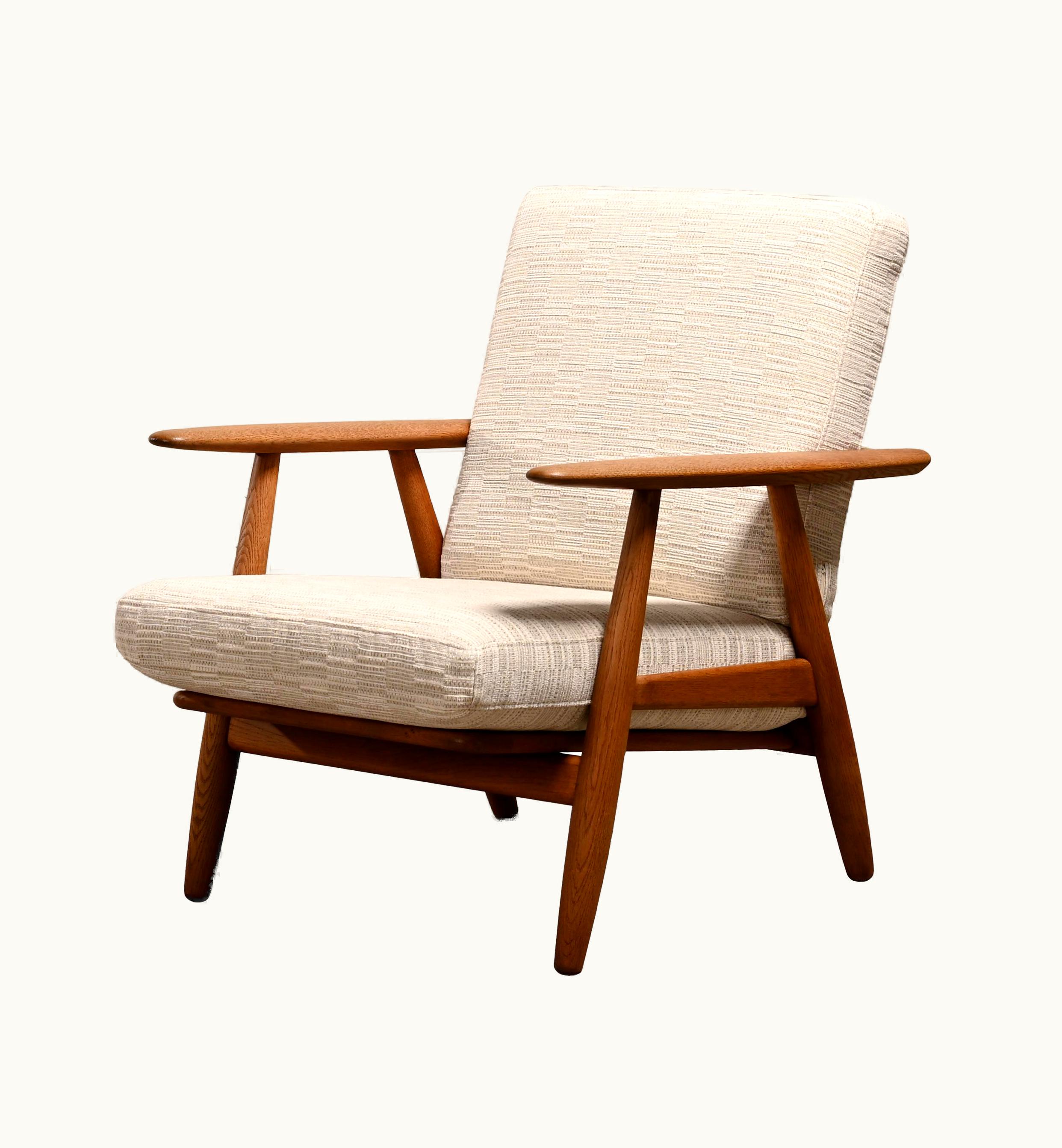 Hans J. Wegner Hans J. Wegner GE240 'Sigar' Lounge Chair In Oak And Pierre Frey Fabric, Denmark