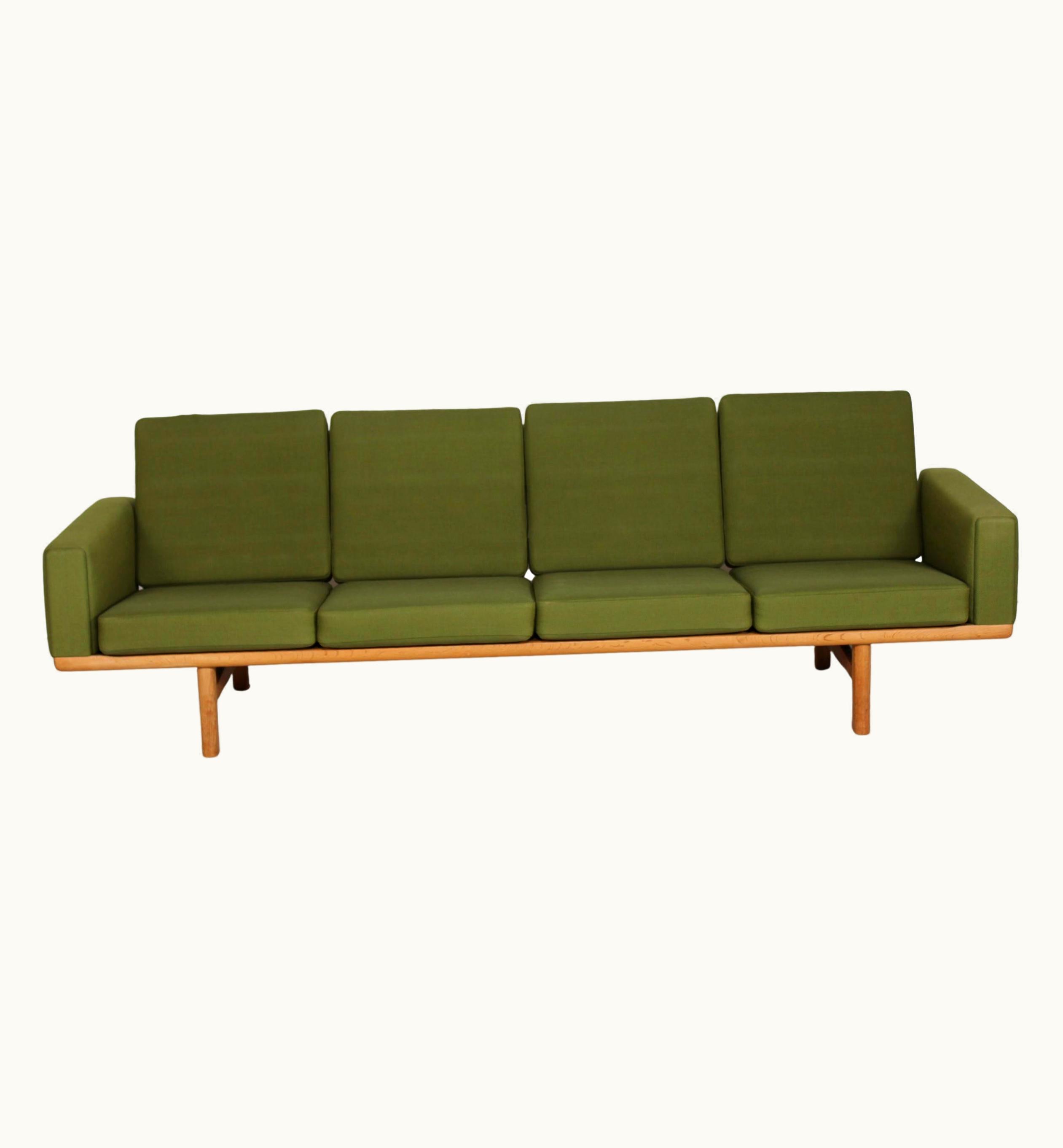 Hans J. Wegner Hans J. Wegner Sofa GE 236 / 4 Of Oak With Original Green Wool By GETAMA, 1970s