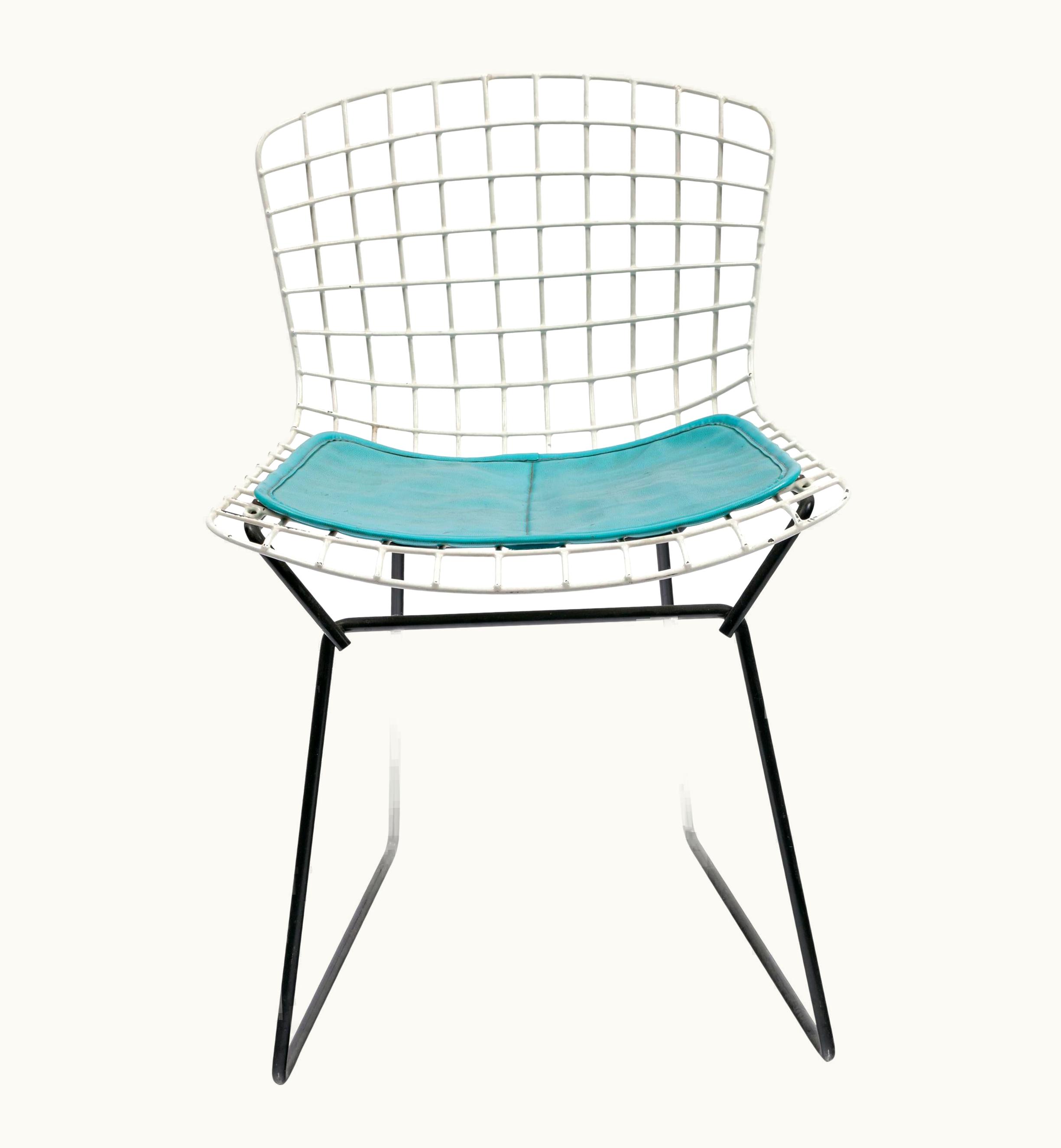 Harry Bertoia Harry Bertoia Child's Chair In White With Original Knoll Seat Pad, USA 1960s