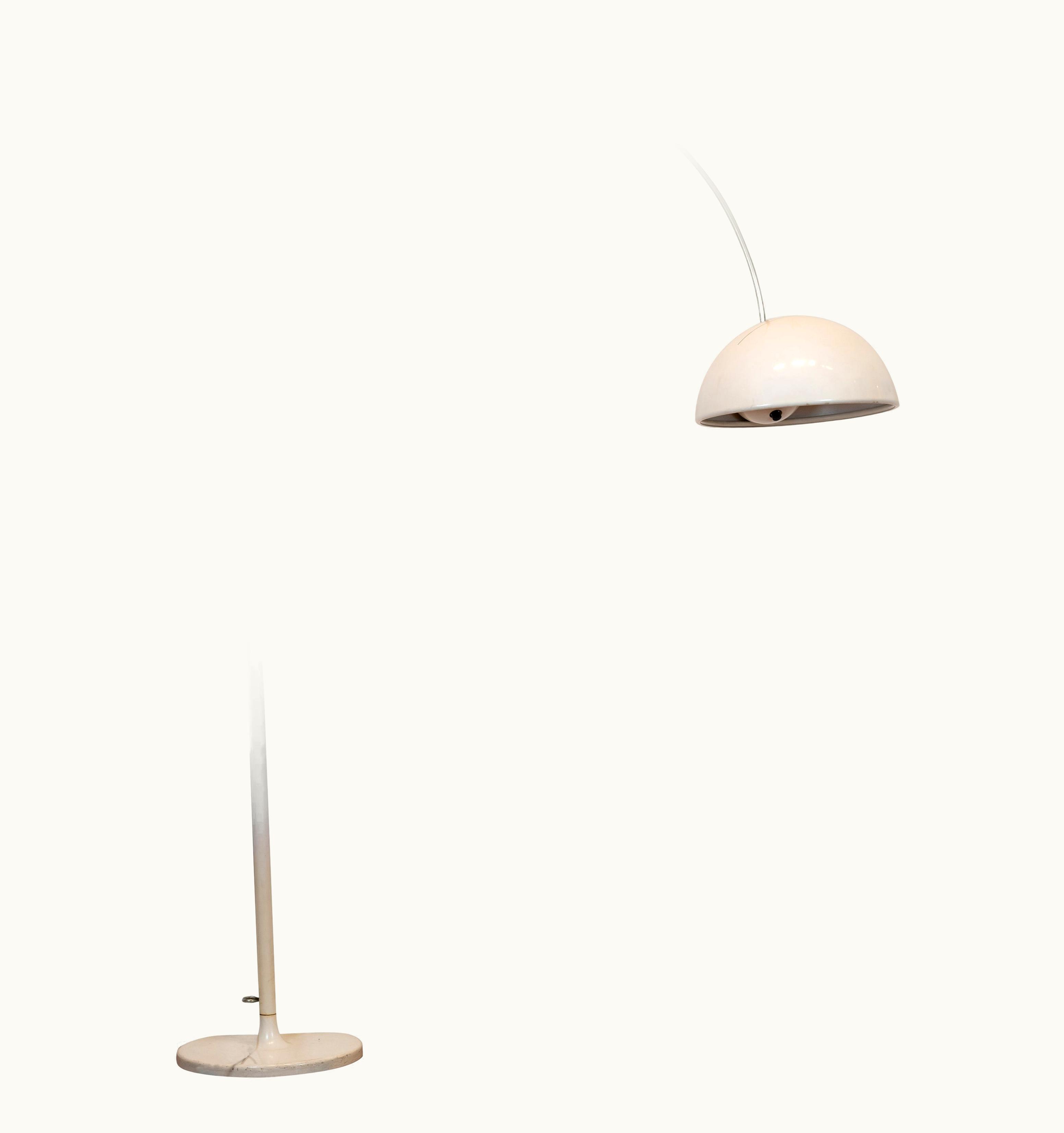 Joe Colombo Joe Colombo Coupè Floor Lamp In White Lacquered Metal By Oluce, 1967, Italy