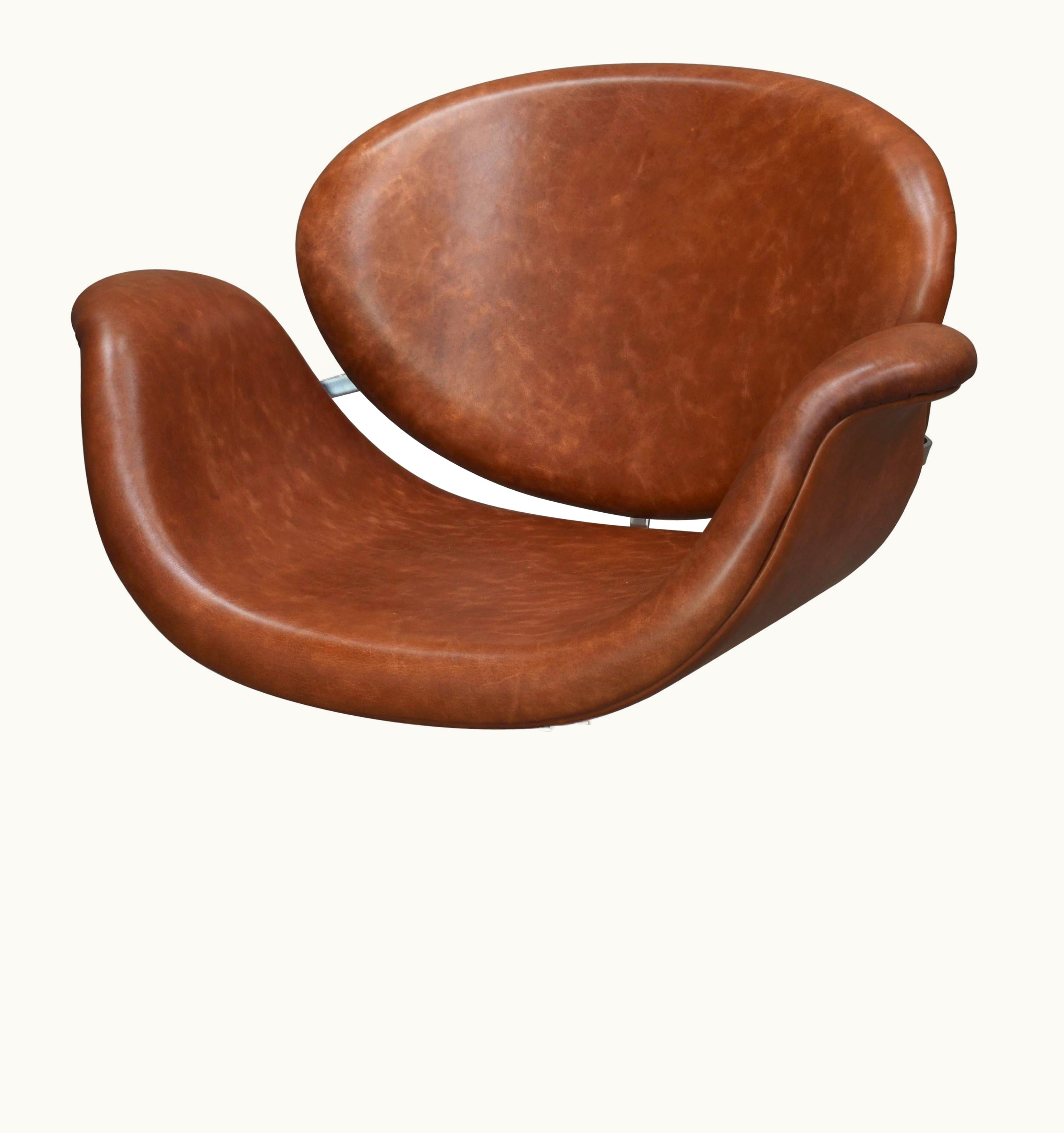 Pierre Paulin Pierre Paulin Tulip Midi Swivel Armchair F594 In New Leather, Artifort, 1960 UZ0194260