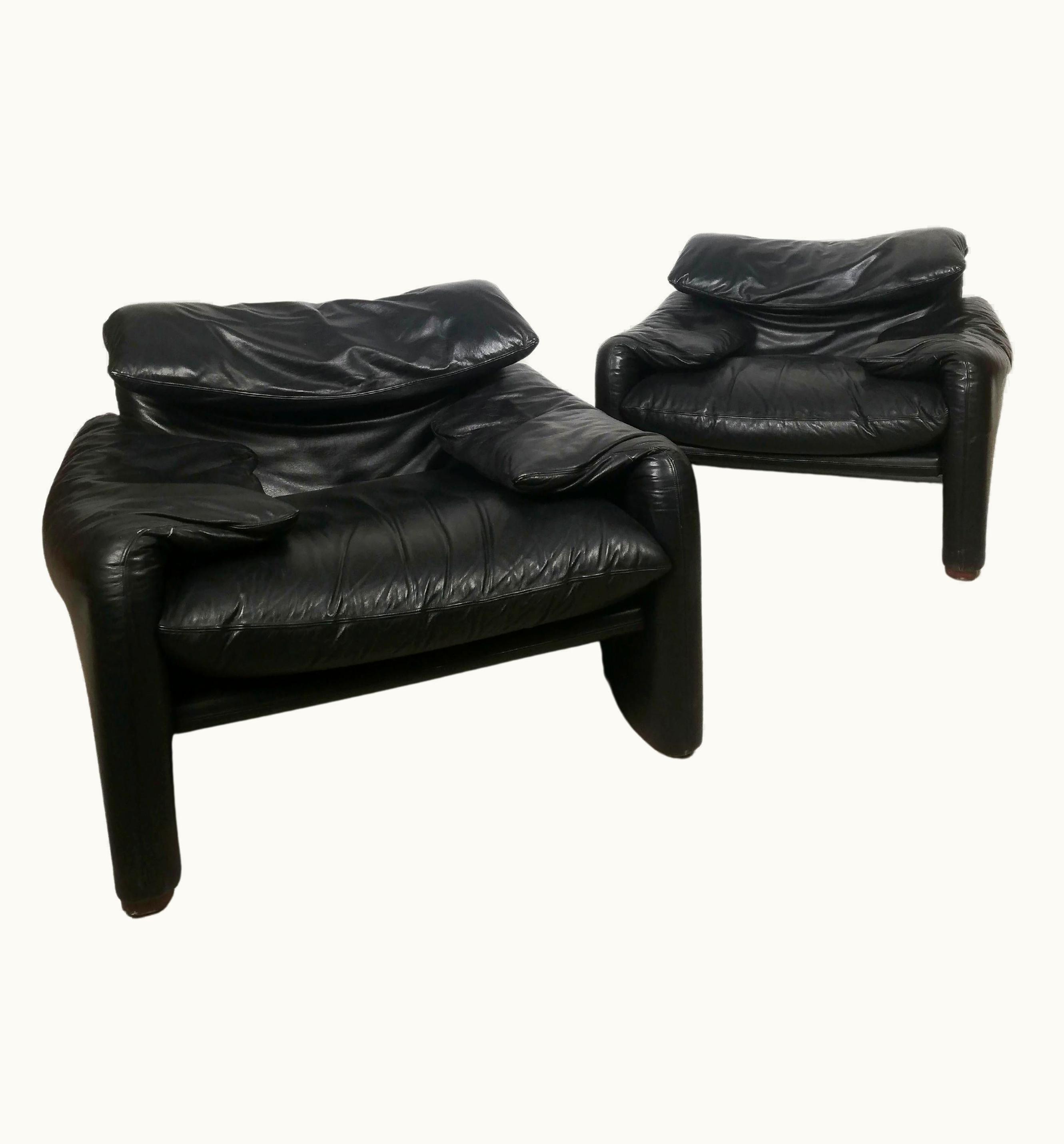 VIco Magistretti VIco Magistretti Set Of Two Maralunga Black Leather Armchairs By VIco Magistretti