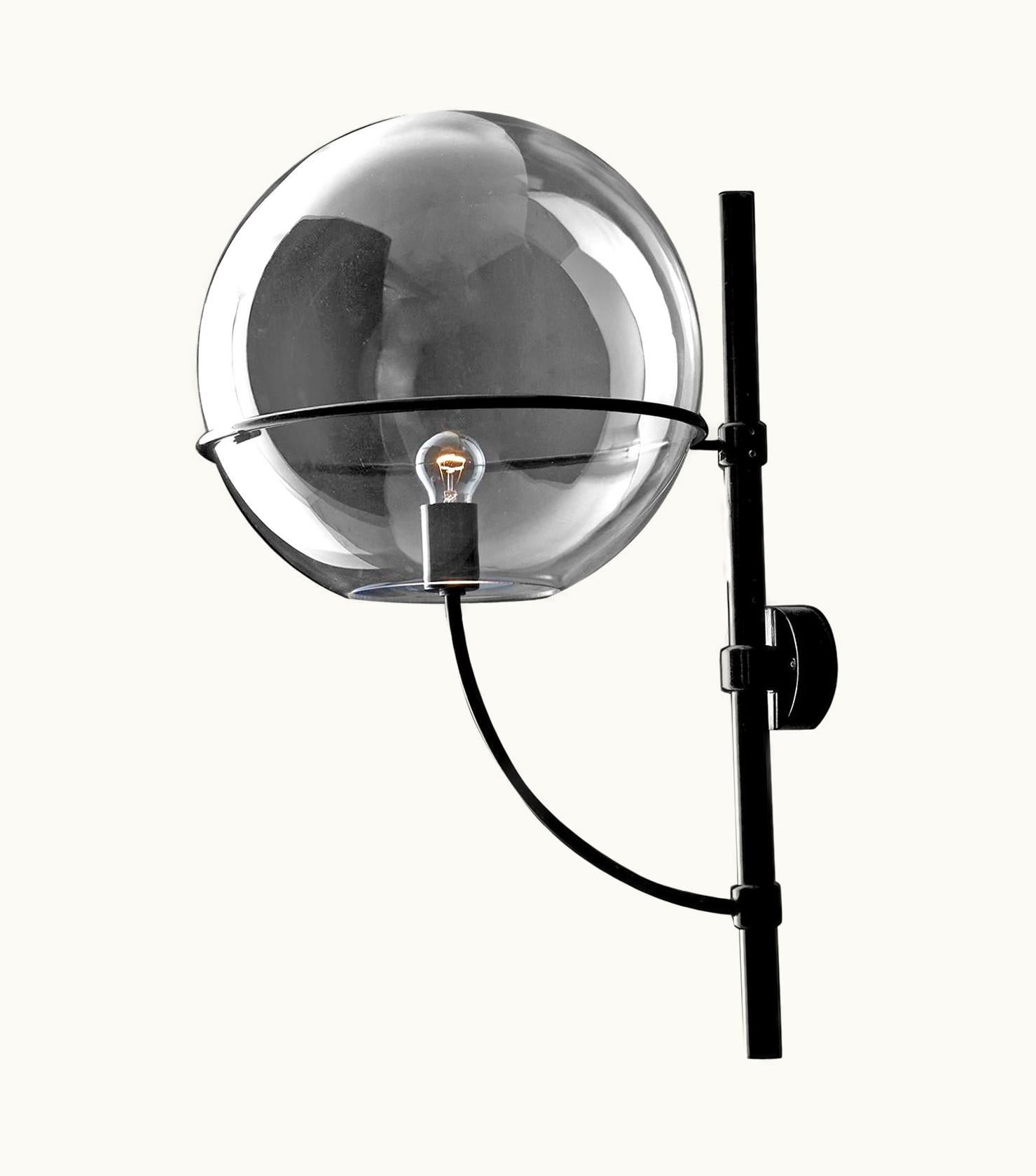 VIco Magistretti VIco Magistretti Outdoor Wall Lamp 'Lyndon' Medium By Oluce