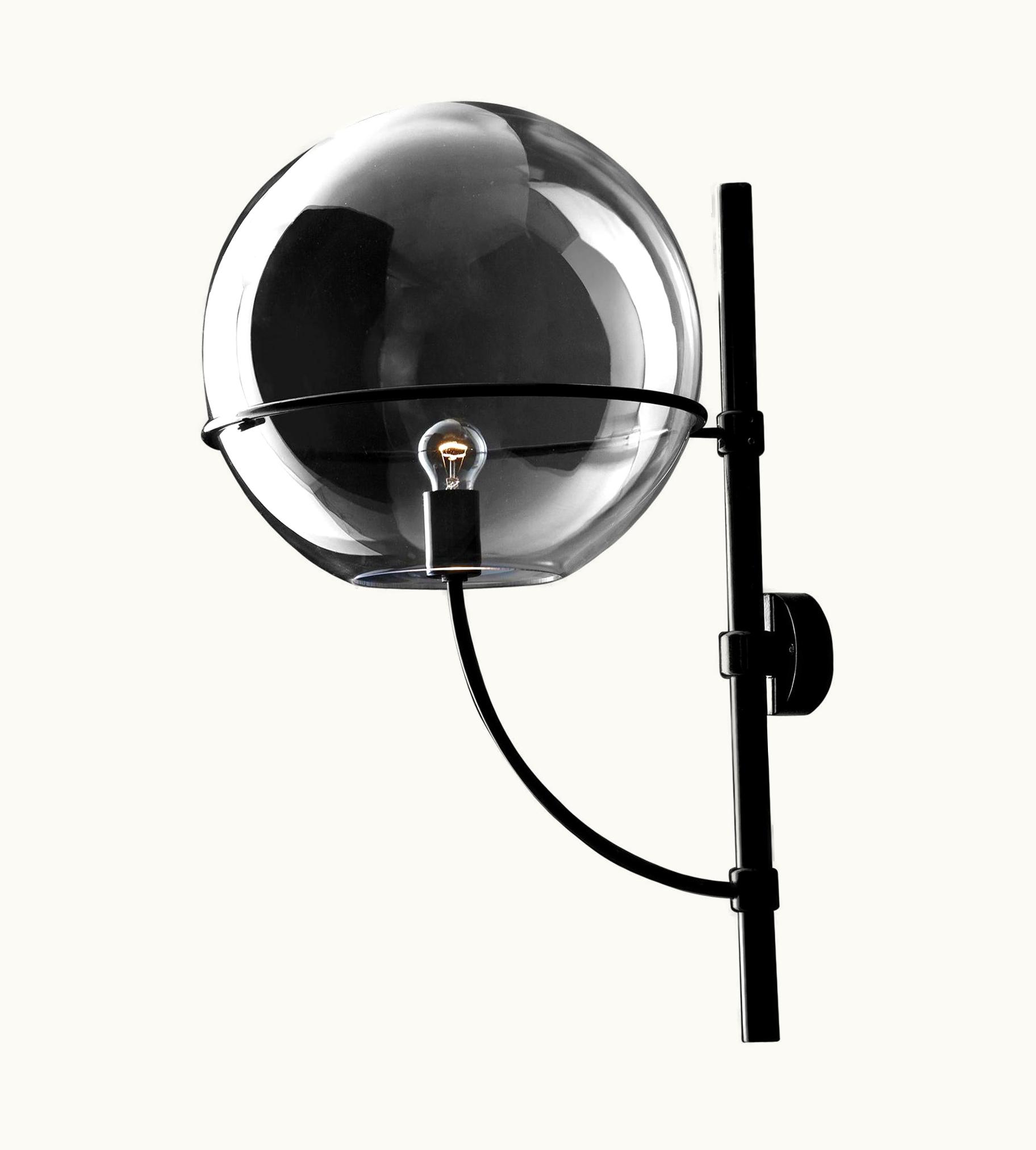 VIco Magistretti VIco Magistretti Outdoor Wall Lamp 'Lyndon' Large By Oluce