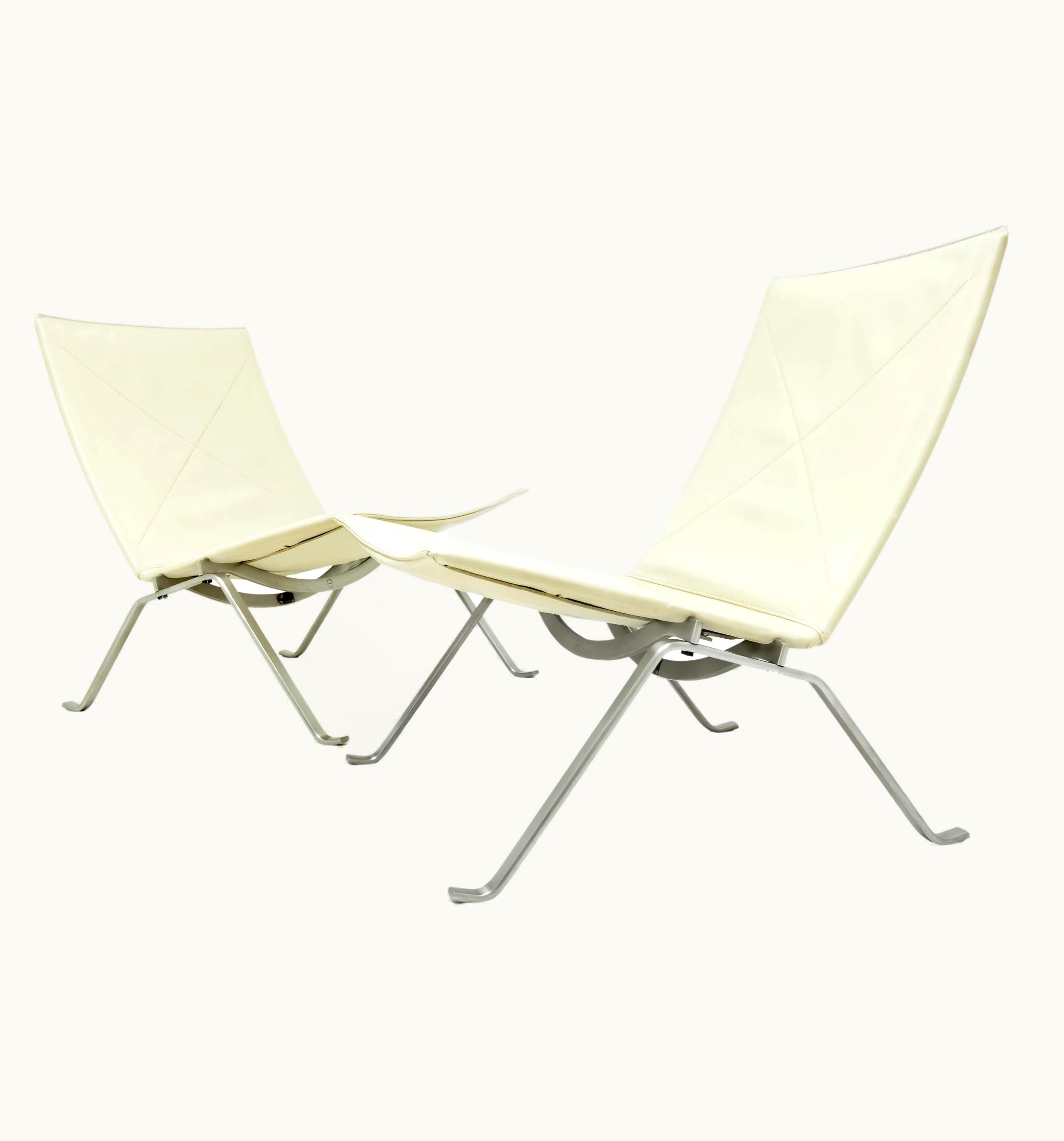 Poul Kjærholm Poul Kjærholm Pair Of Poul Kjaerholm PK22 Lounge Chairs In Cream Leather For Fritz Hansen