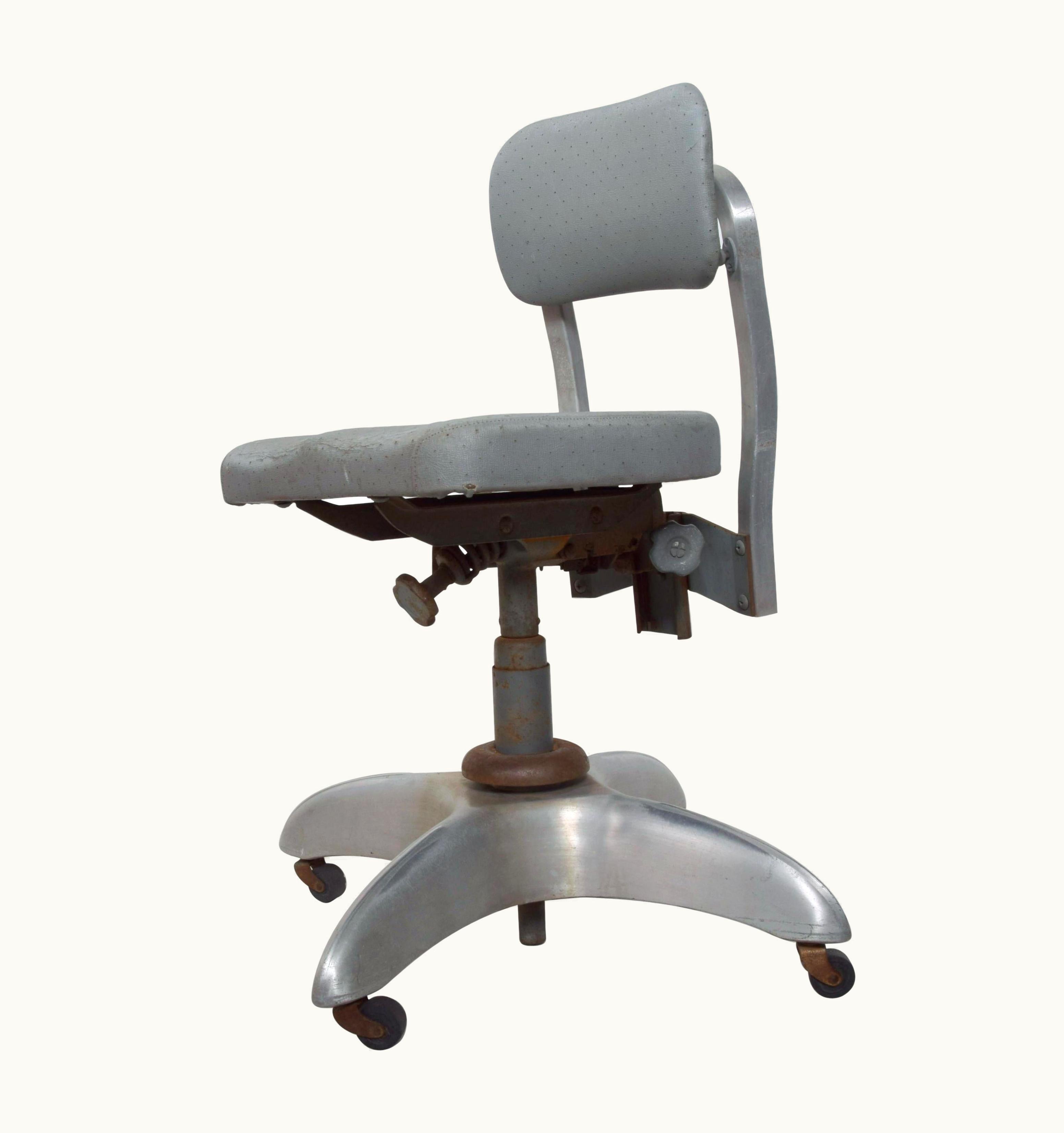 Gio Ponti Gio Ponti Silver Office Tanker Desk Chair By Gio Ponti For Goodform 1950s