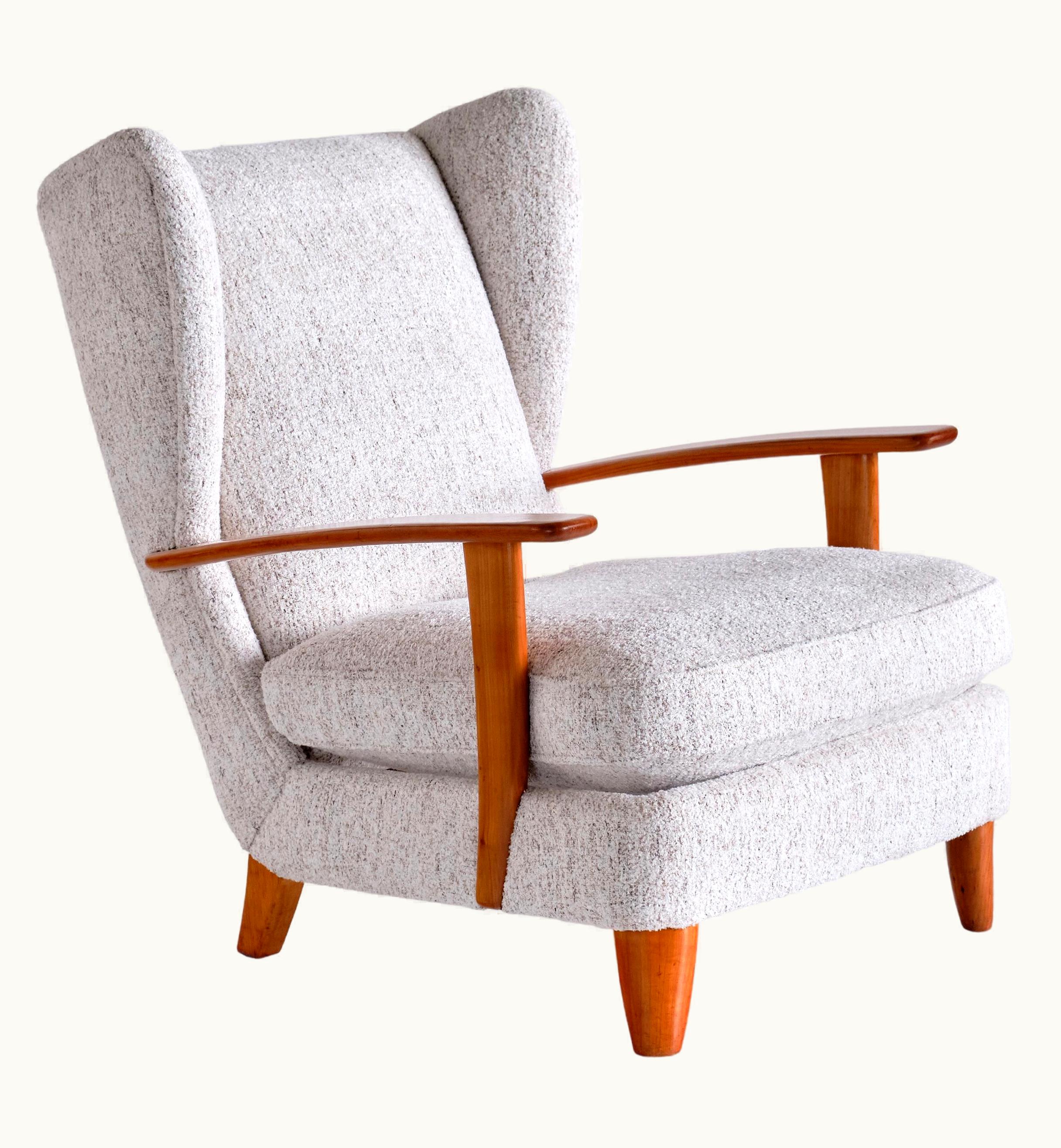 Gio Ponti Gio Ponti Wingback Chair In Cherry Wood And Mélange Nobilis Fabric, Italy, 1929