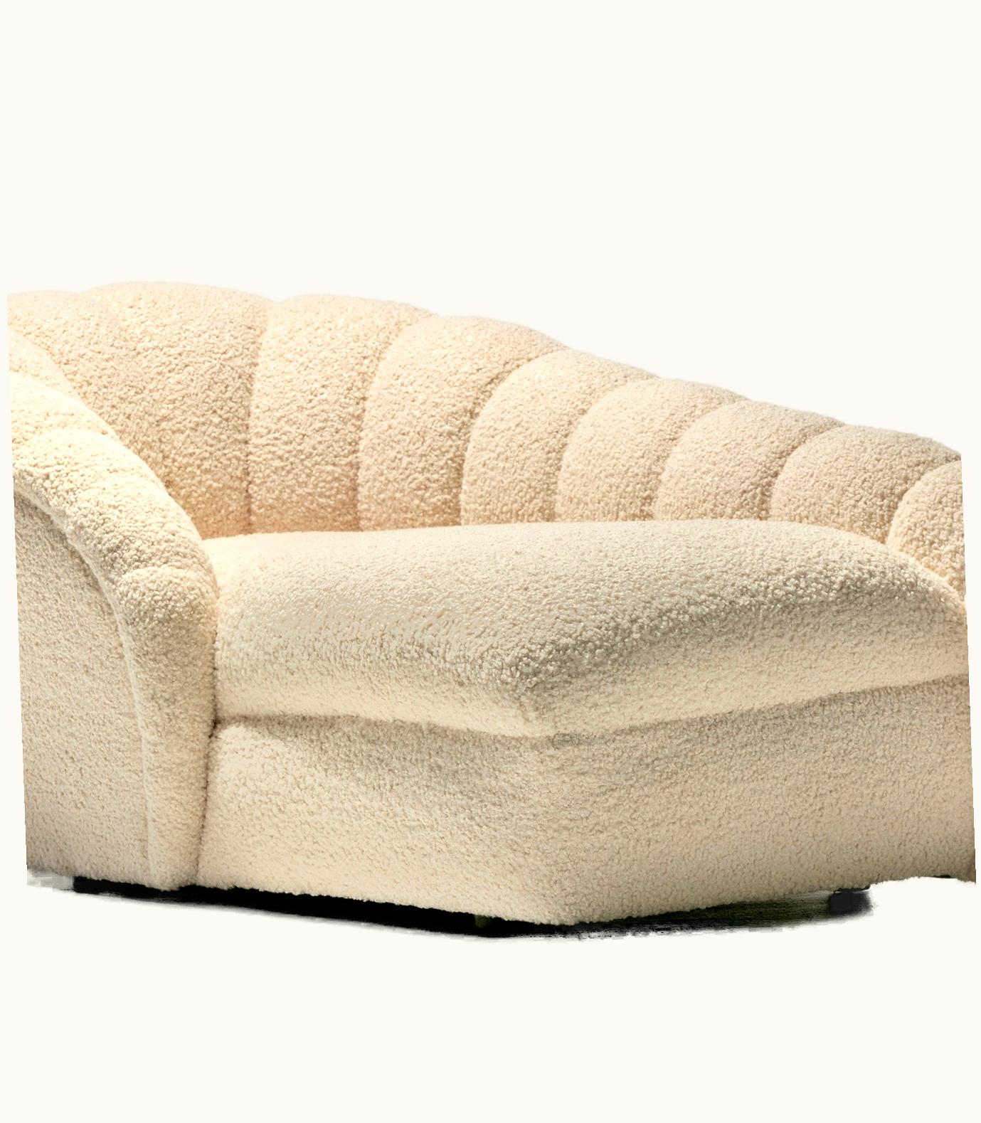 Vladimir Kagan Vladimir Kagan Post Modern Scallop Chaise Lounge In Soft Ivory White Bouclé
