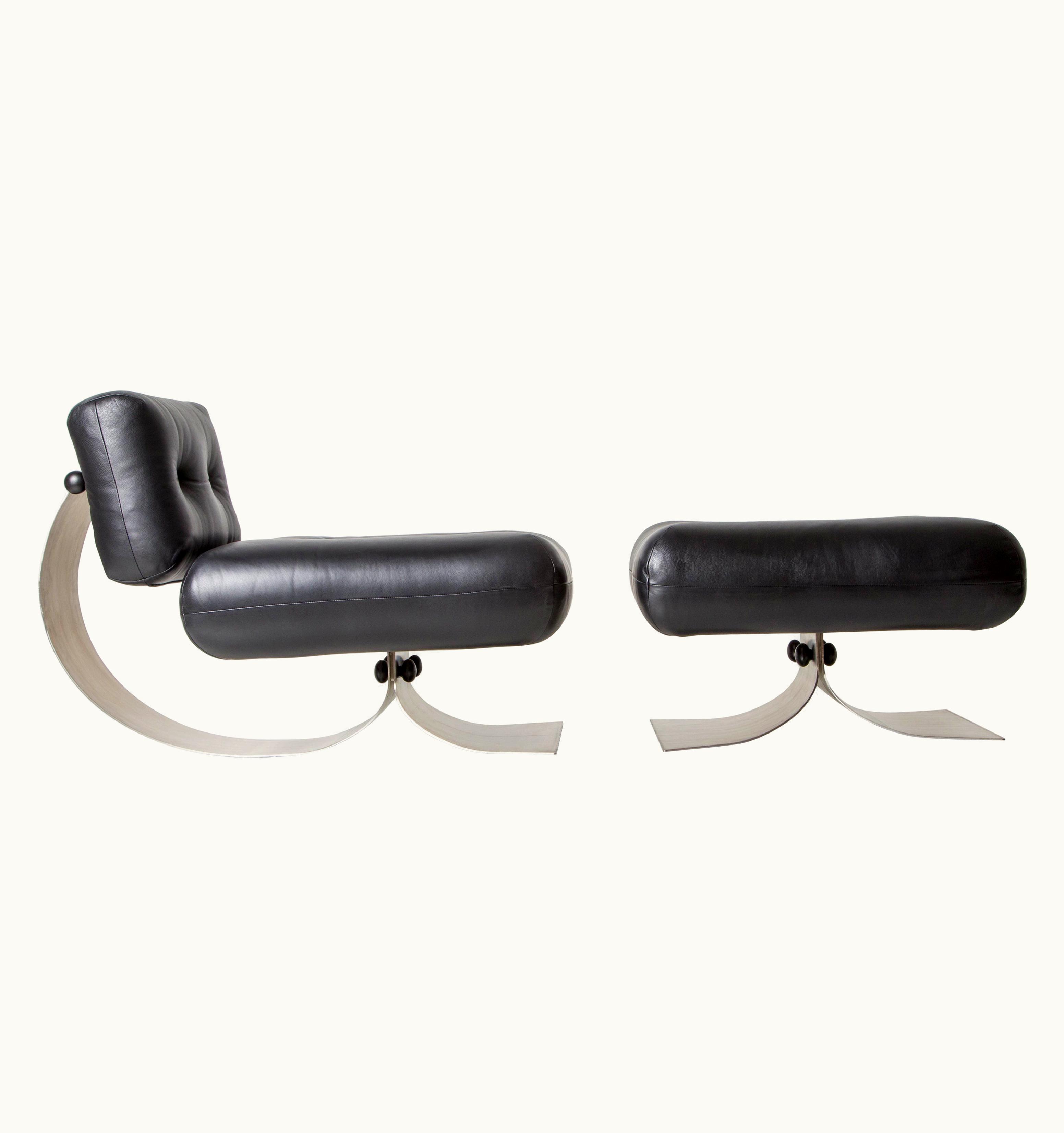 Oscar Niemeyer Oscar Niemeyer 'Alta' Lounge Chair & Ottoman By Oscar Niemeyer For Mobilier Intl, 1970s, Signed