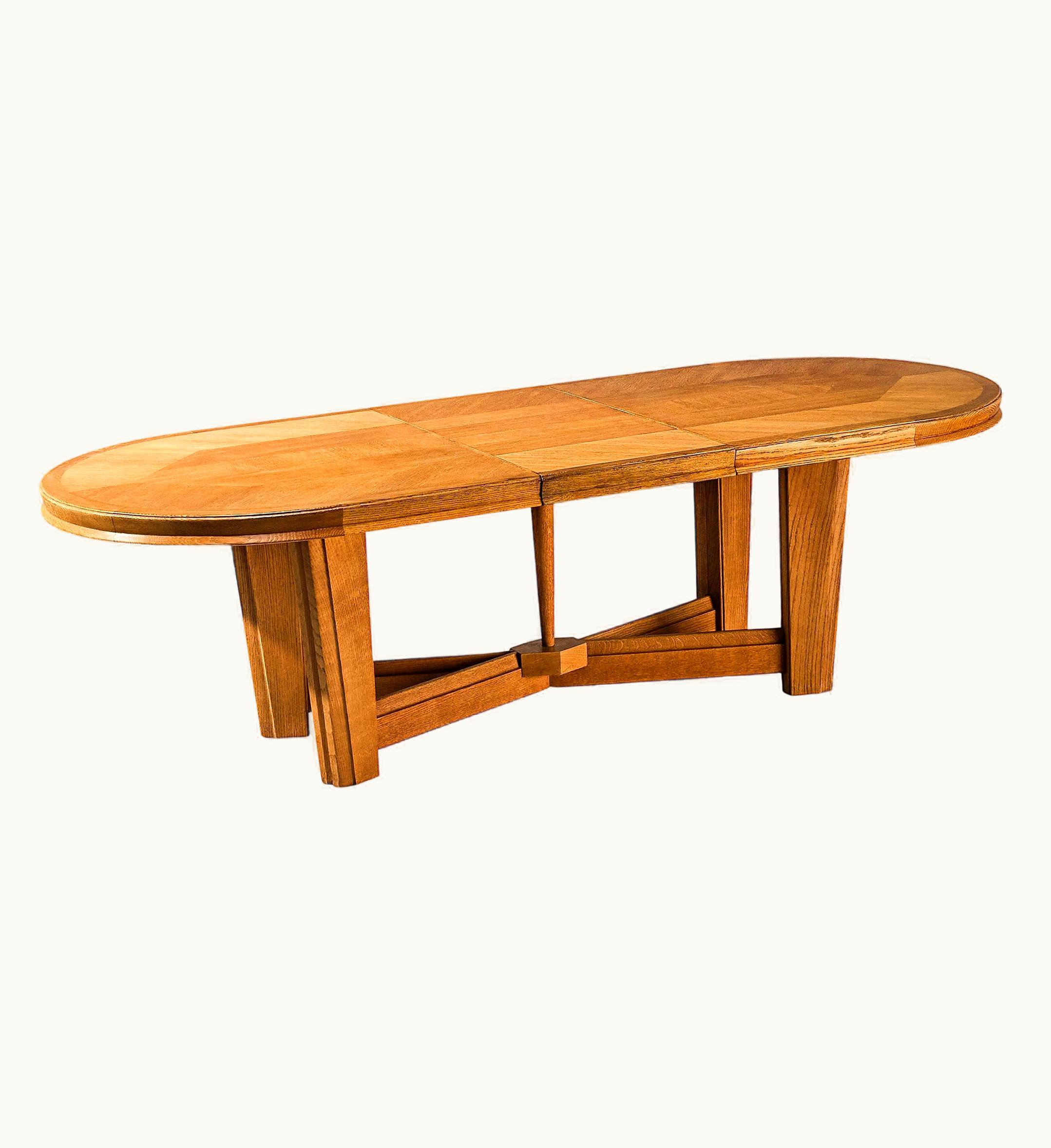 Guillerme et Chambron Extendable Dining Table In Oak UZ0199080