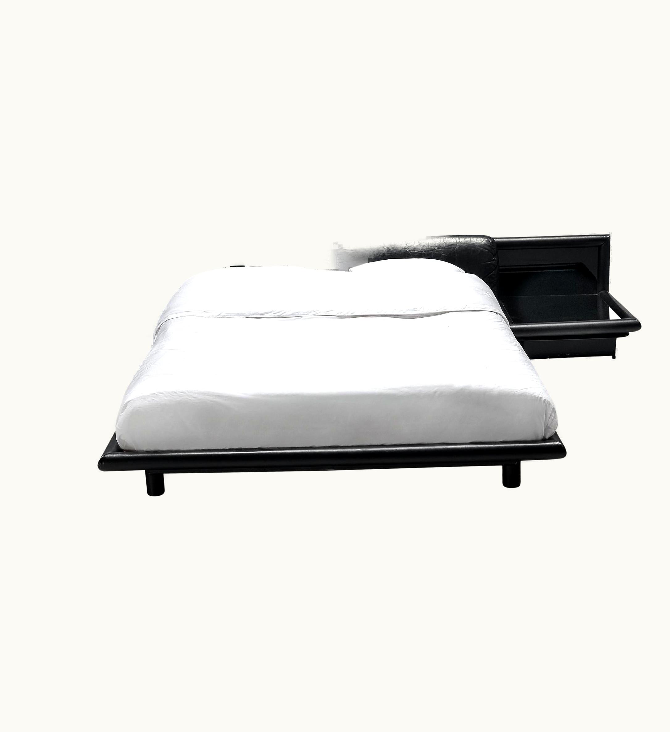 Afra & Tobia Scarpa Afra & Tobia Scarpa For Molteni 'Morna' Bed With Nightstands In Black Leather