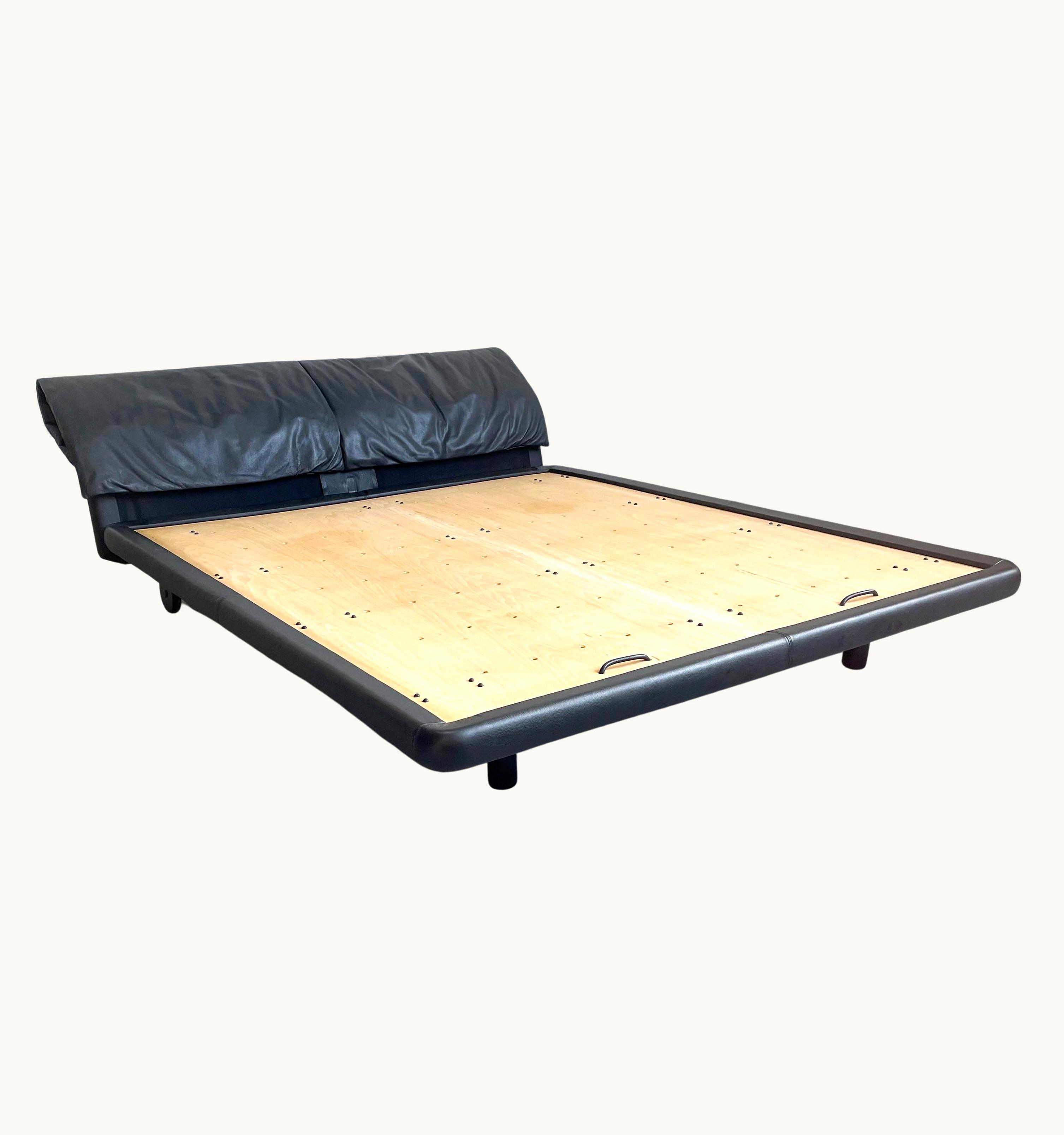 Afra & Tobia Scarpa Afra & Tobia Scarpa For Molteni 'Marlo' Bed In Black Leather, Italy 1980s