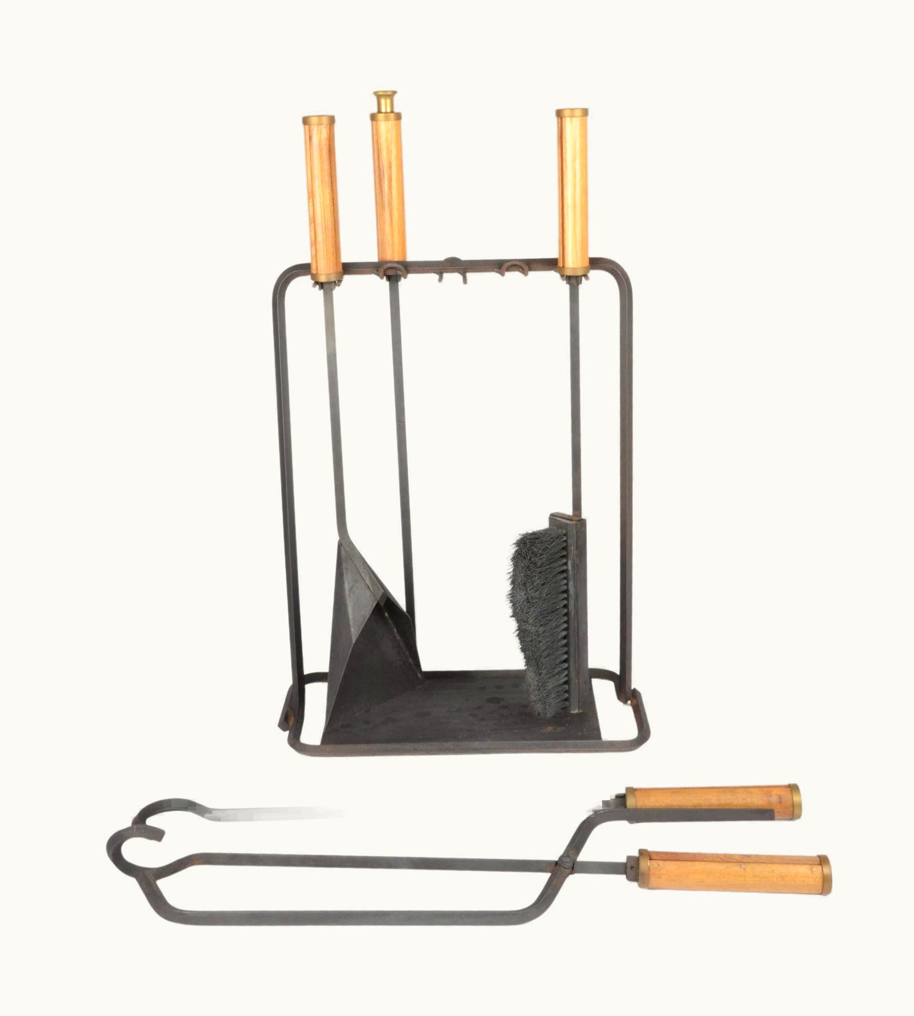 Afra & Tobia Scarpa Afra & Tobia Scarpa, Fireplace Set In Iron And Wood, Italy 1970s