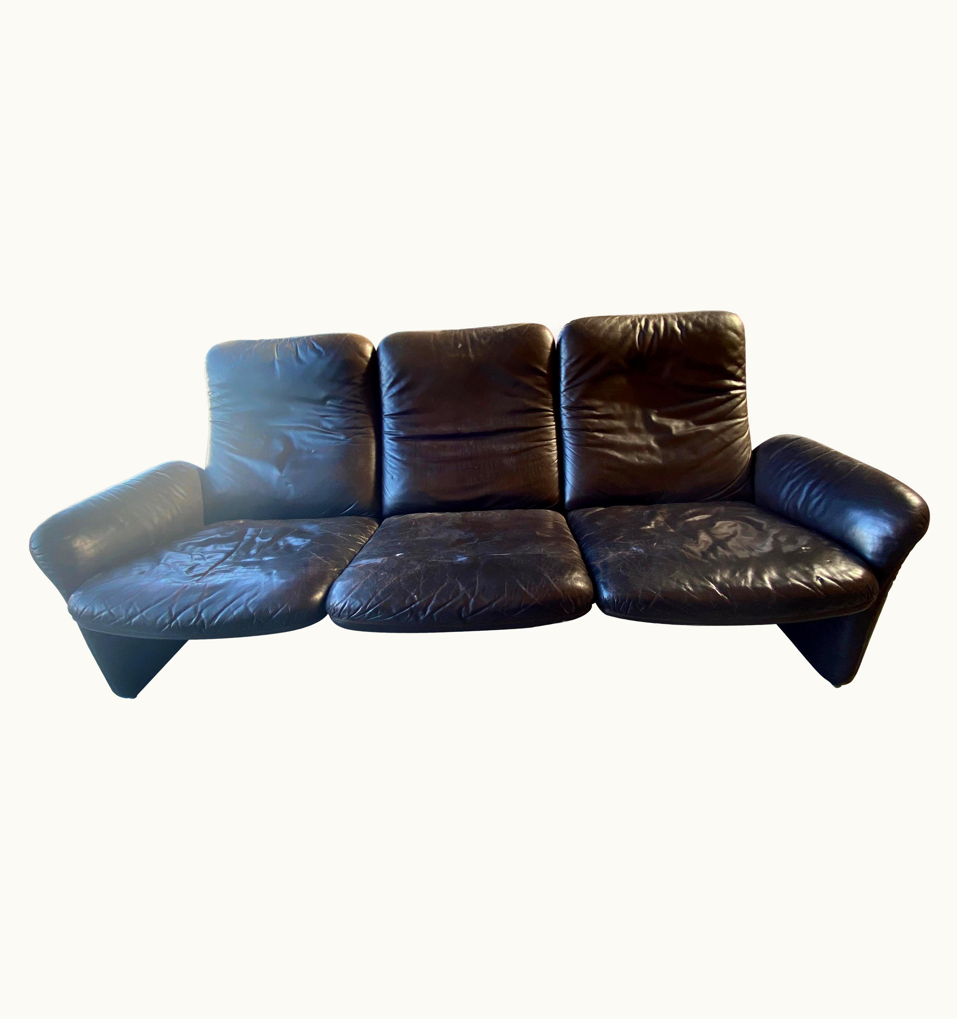 De Sede De Sede Vintage Black Leather Scalloped High-Back De Sede Sofa & Loveseat
