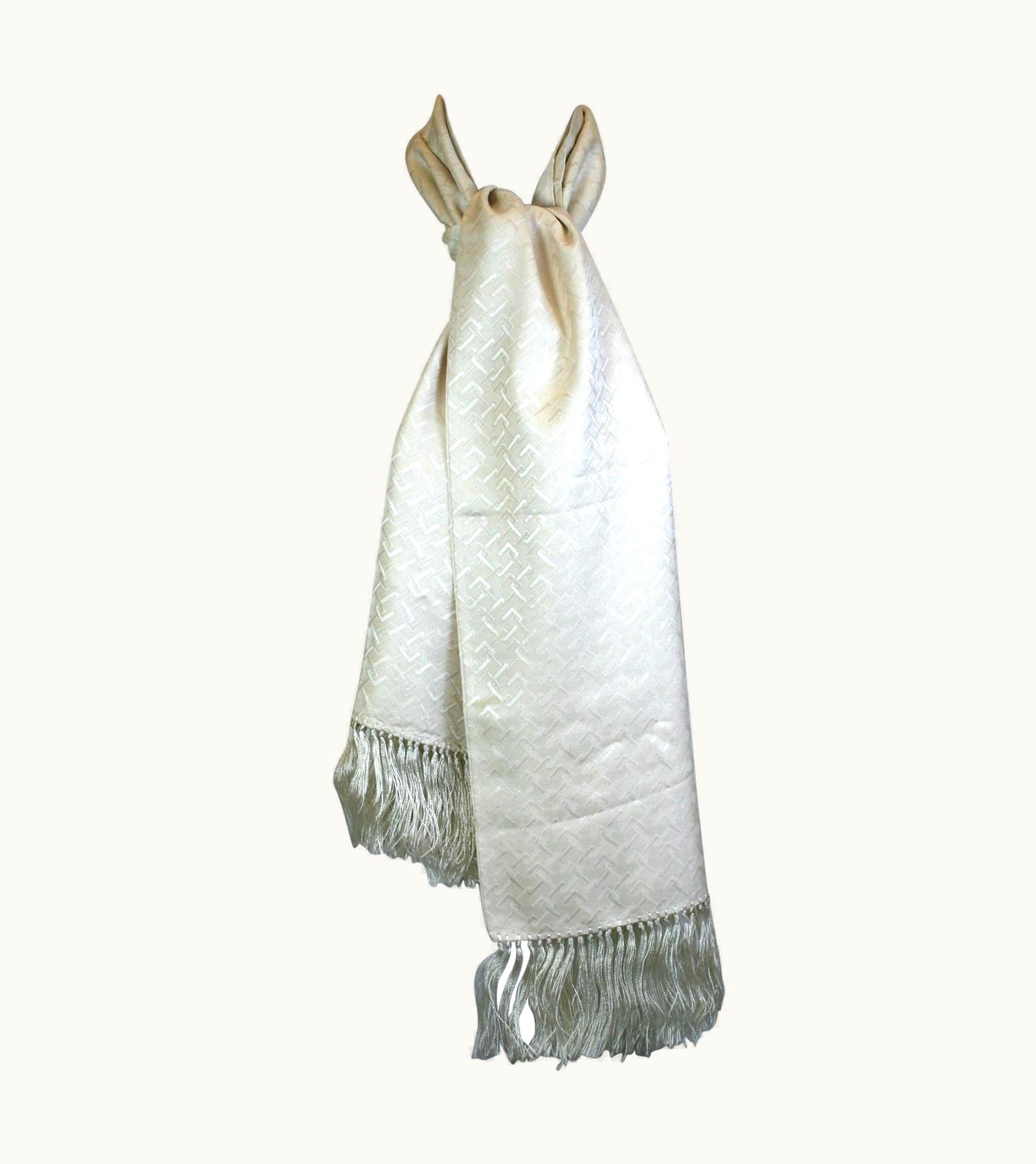 Gucci Elegant Gucci Ivory Silk Jacquard Logo Scarf