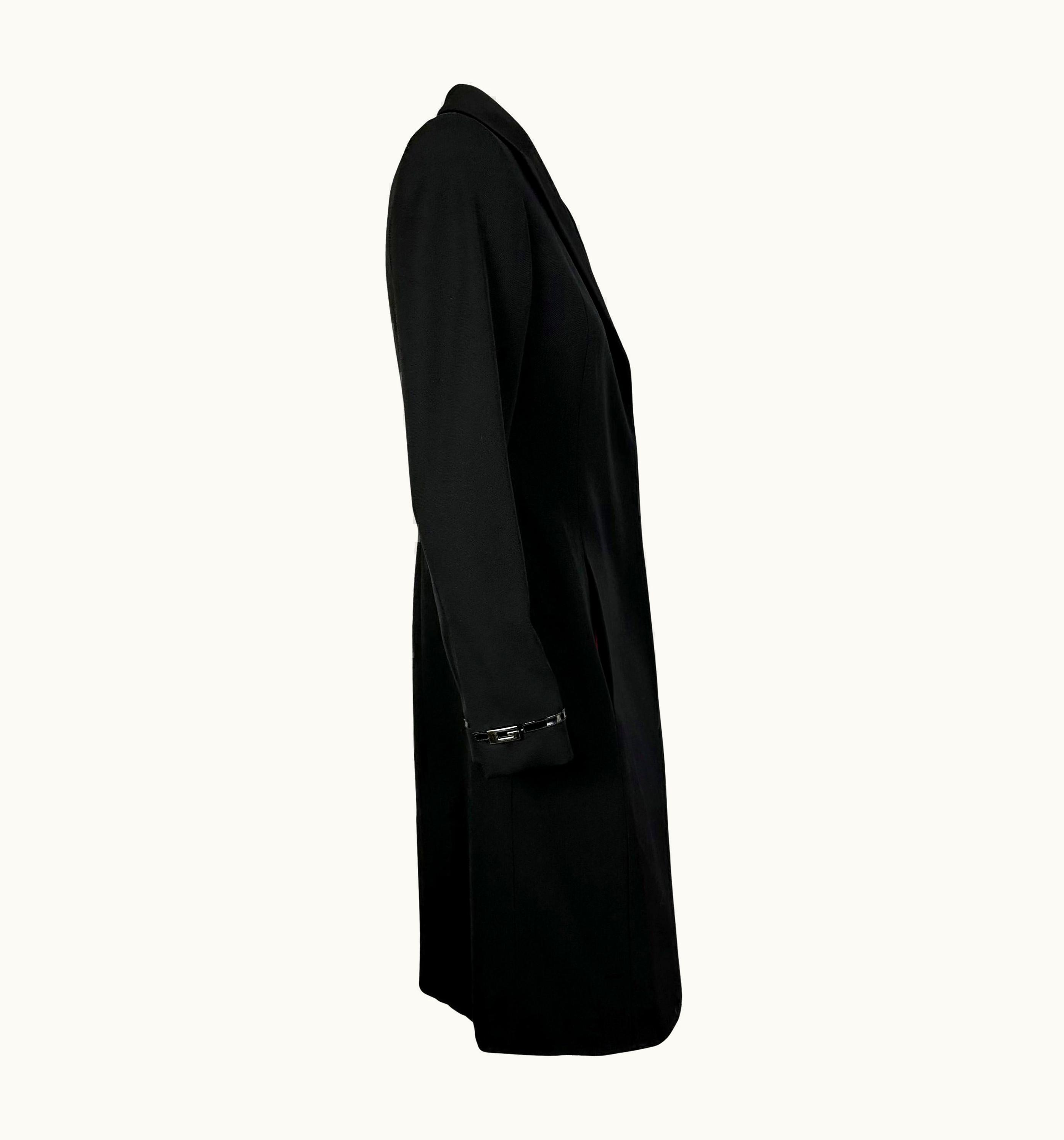 Gucci AW 1997 Gucci By Tom Ford Runway 'g' Buckle Black Wool Red Lined Coat