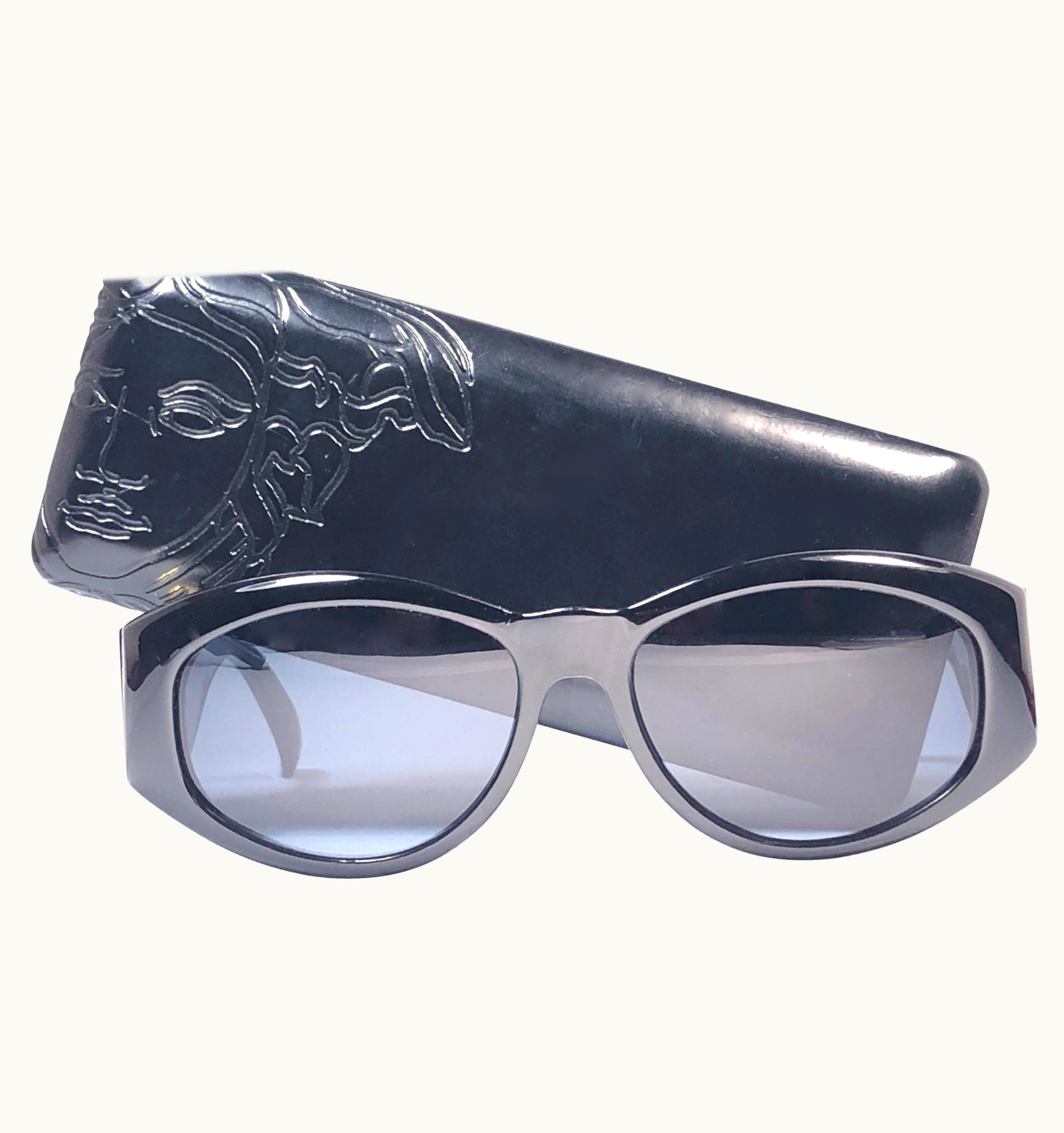 Gianni Versace Couture Vintage Gianni Versace T24 C Sleek Black Sunglasses 1990' Made In Italy