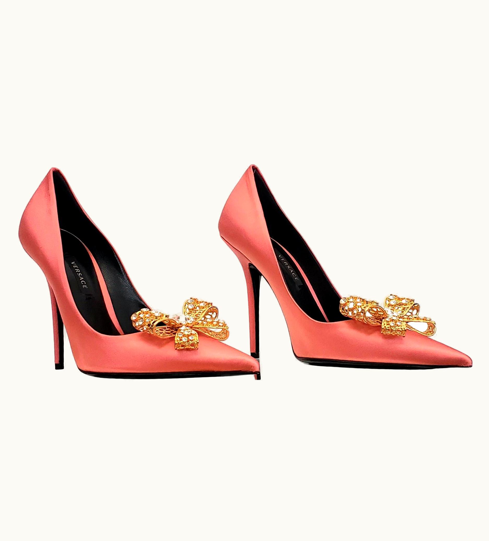 Versace 2019 Rose Satin Pump Shoes WS/S Gold Plated Crystal Embellished Bow