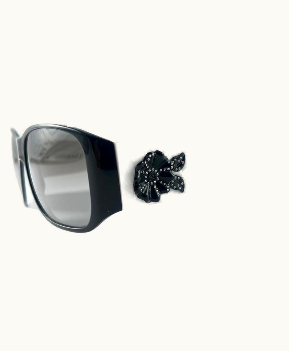 Gianni Versace Couture Vintage Gianni Versace 4148b Black & White Frame 2000' Italy Sunglasses