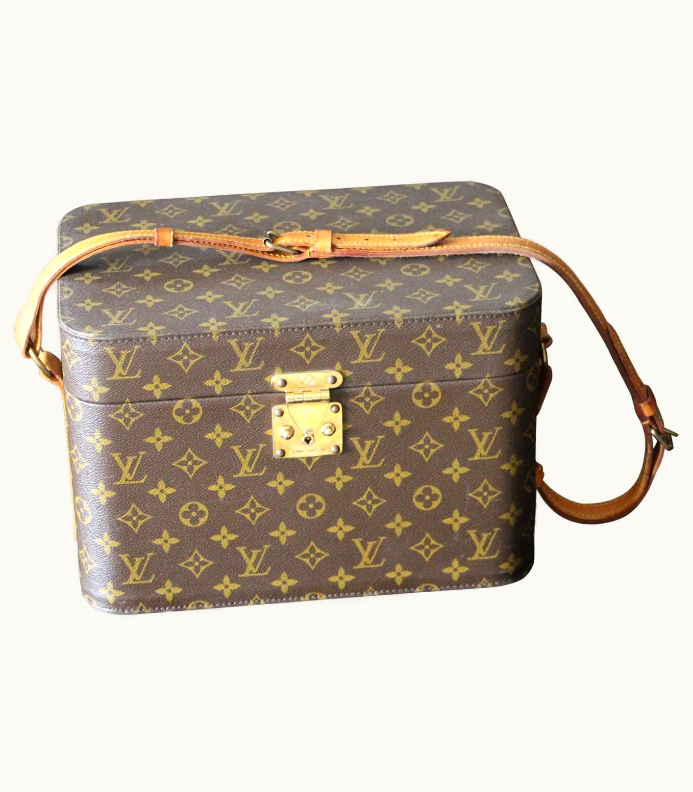 Louis Vuitton Louis Vuitton Train Case, Louis Vuitton Jewelry Case, Louis Vuitton Beauty Case UZ0580079
