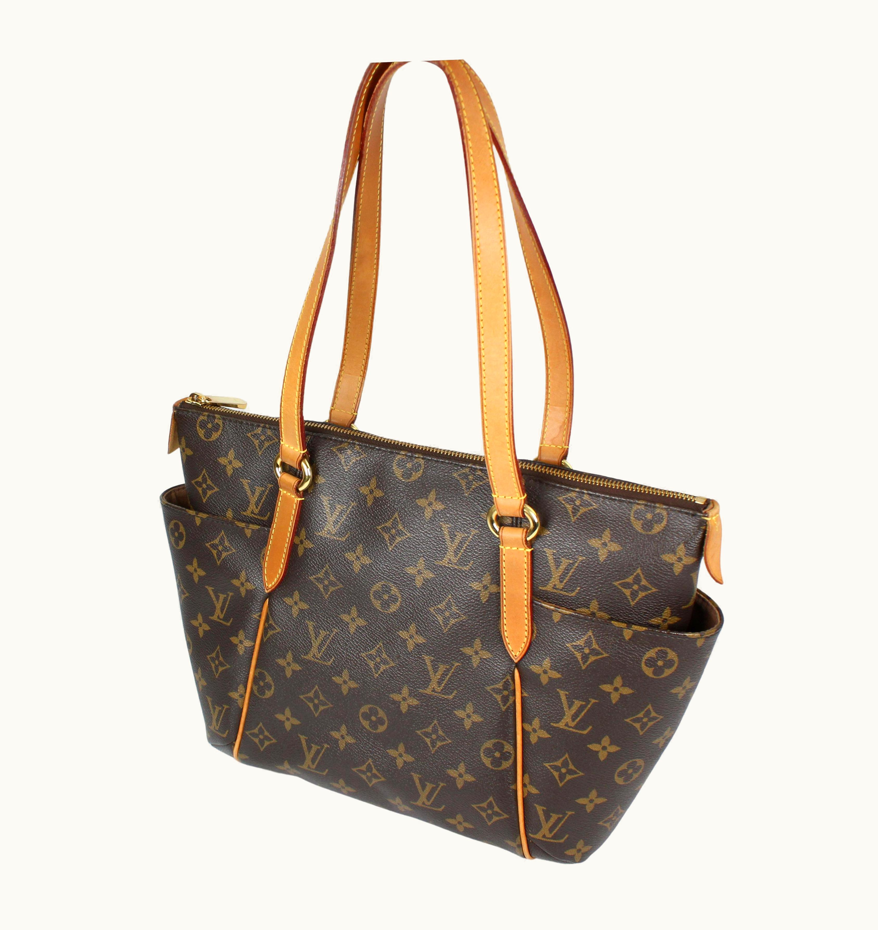 Louis Vuitton Louis Vuitton Totally Handbag In Leather