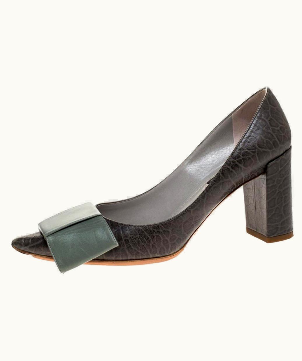 Louis Vuitton Louis Vuitton Embossed Leather Beauty Bow Pointed Toe Pumps