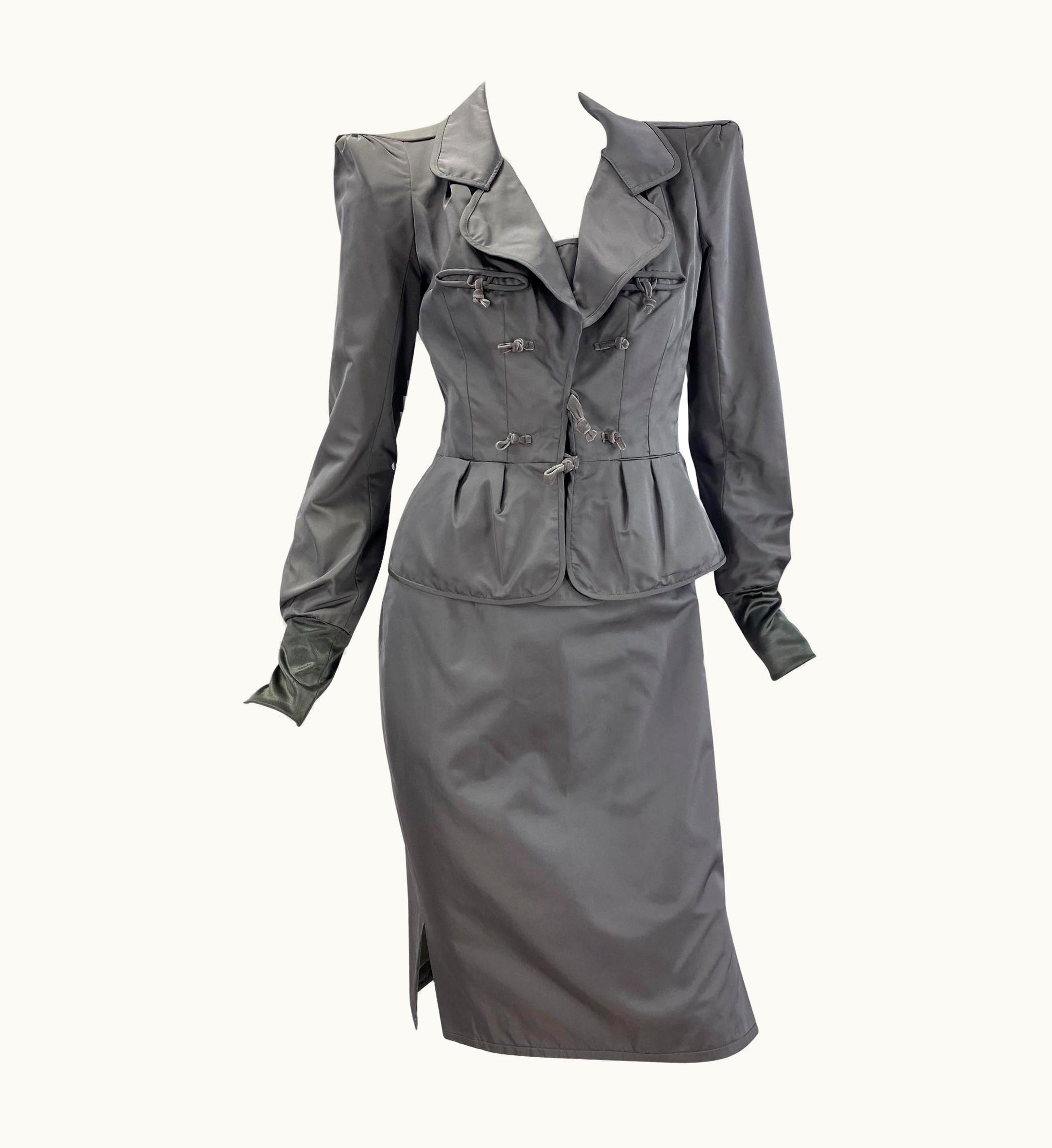 Saint Laurent Tom Ford For Yves Saint Laurent AW 2004 Skirt Suit In Dove Grey Fr. 38 - Us