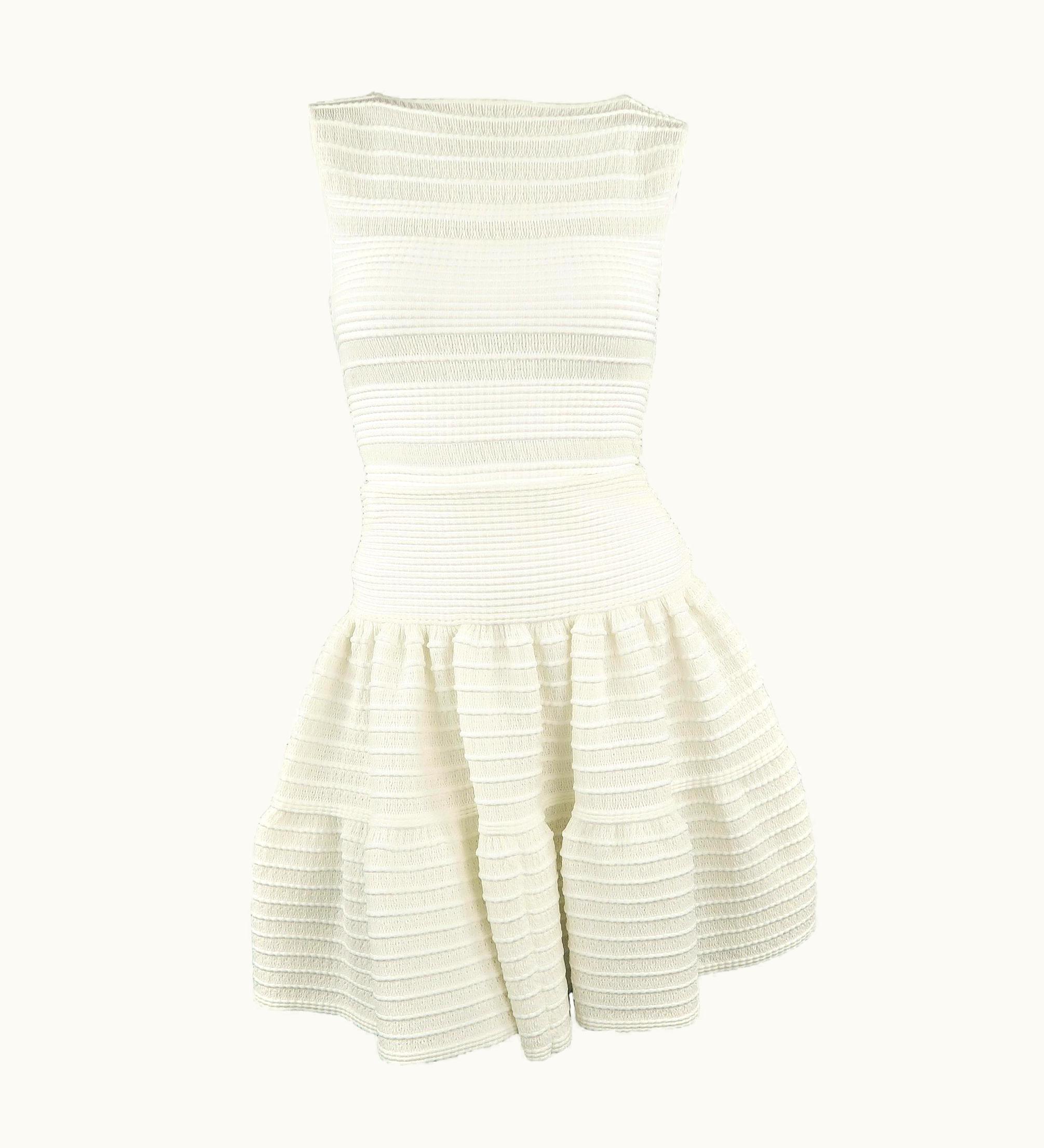 Alaia Alaia White Textured Knit Sleeveless Top & Skirt Set