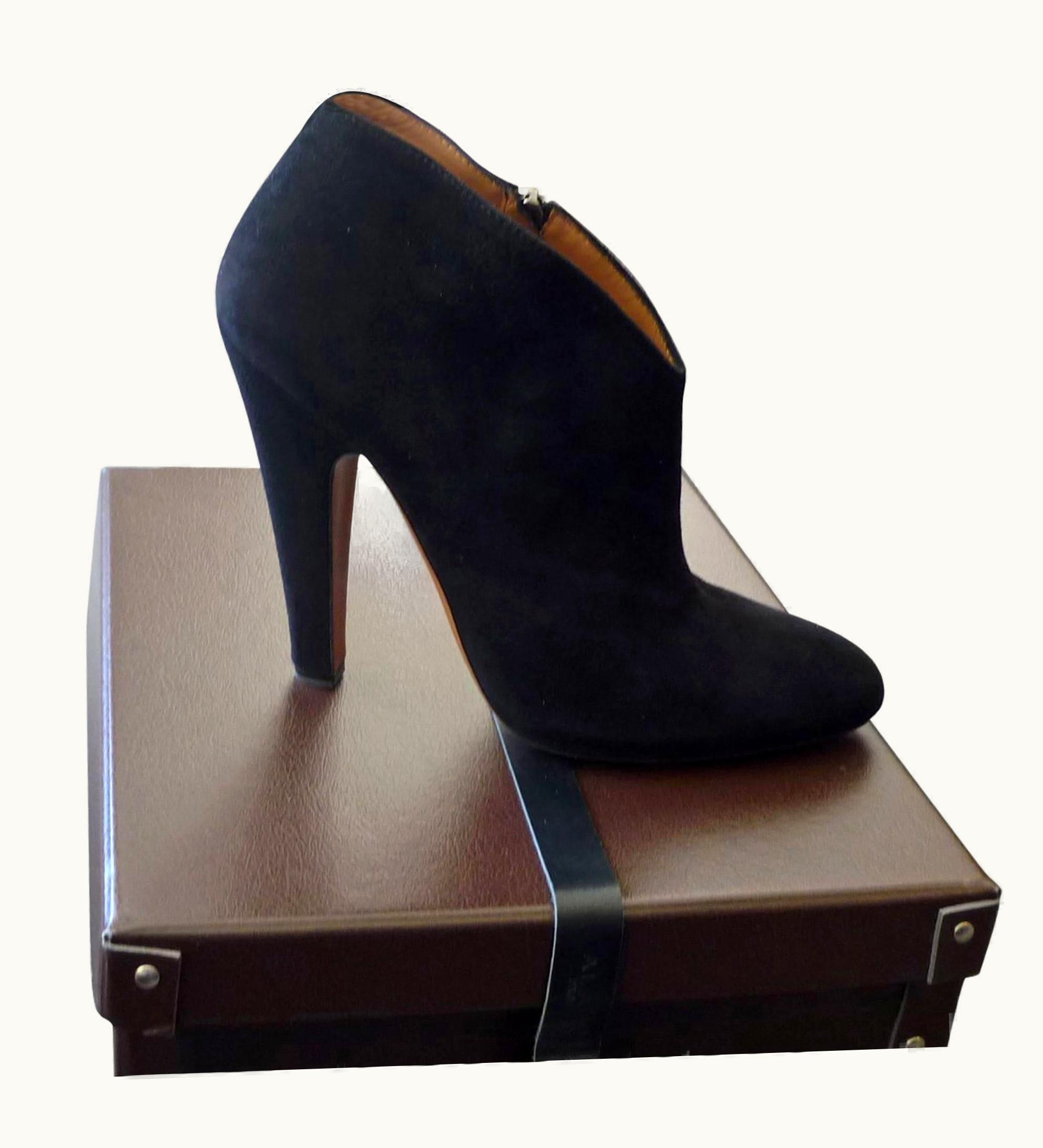 Alaia 2014 Azzedine Alaia Black Suede Booties With Treasure Chest Shoebox (40)