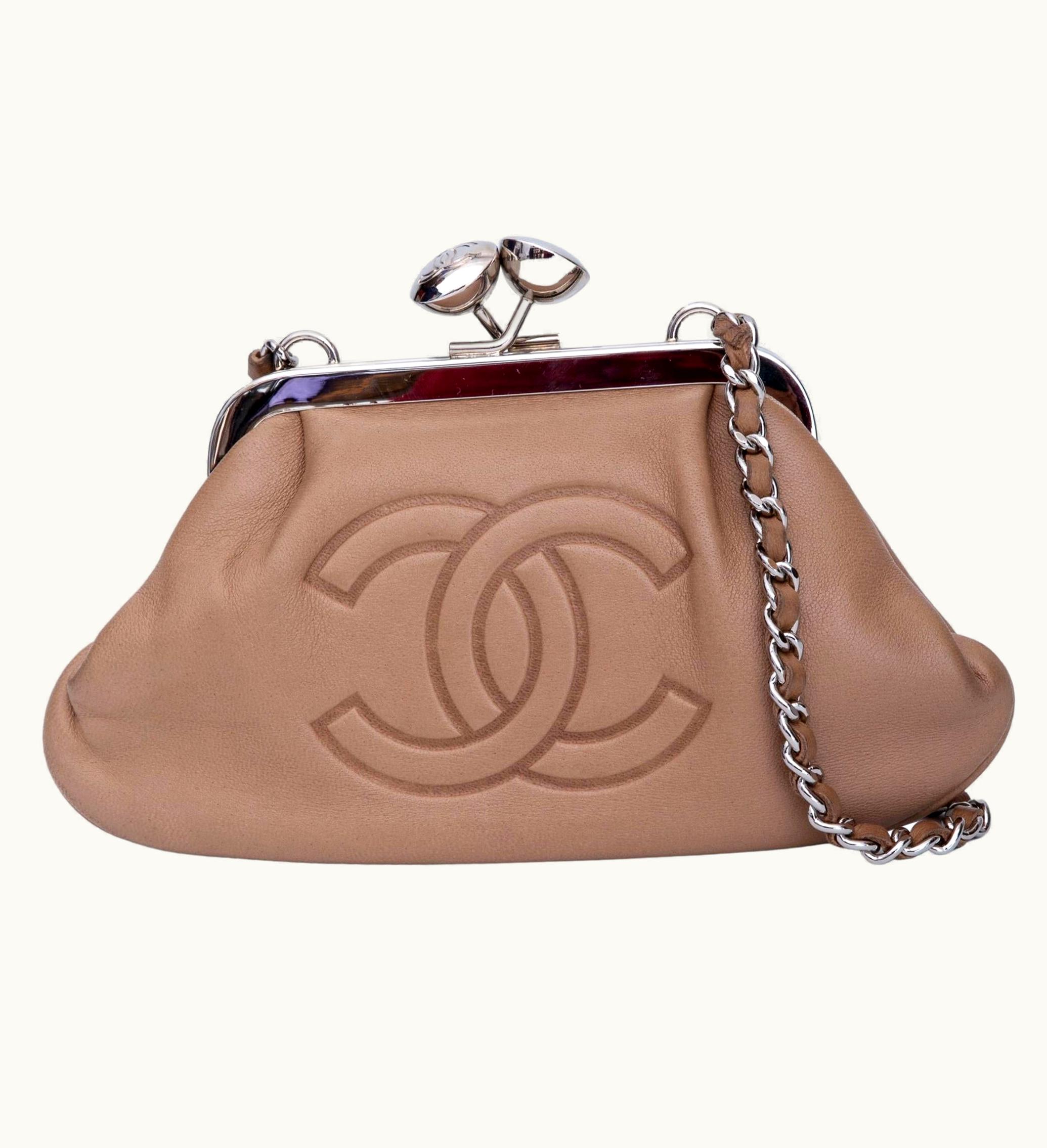 Chanel Chanel Lambskin Beige Cc Kiss Lock Evening Clutch (2004) Timeless