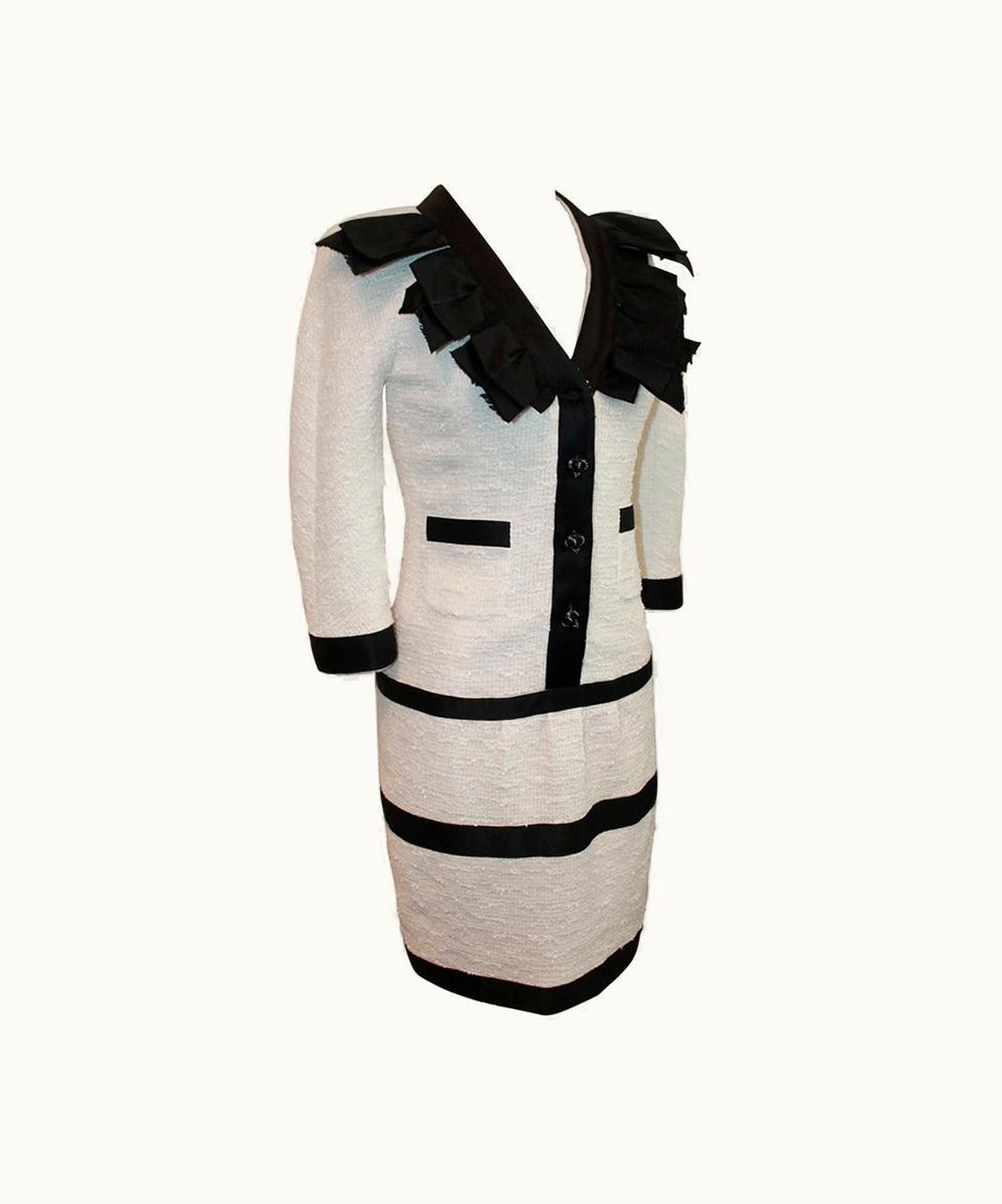 Chanel Chanel 2009 White Tweed With Black Satin Trim & Collar Detail