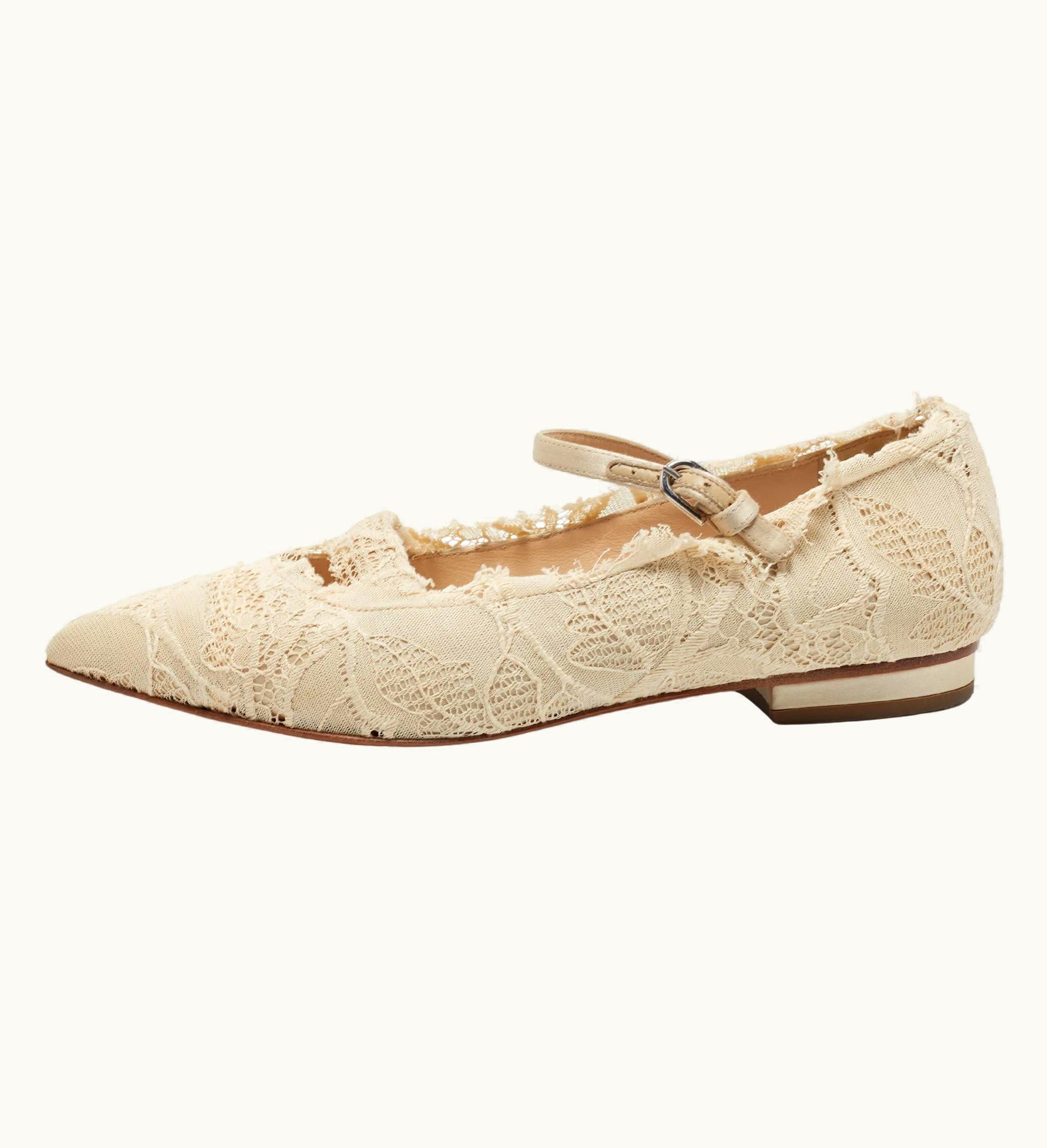 Chanel Chanel Beige Lace Pointed Toe Ballet Flats
