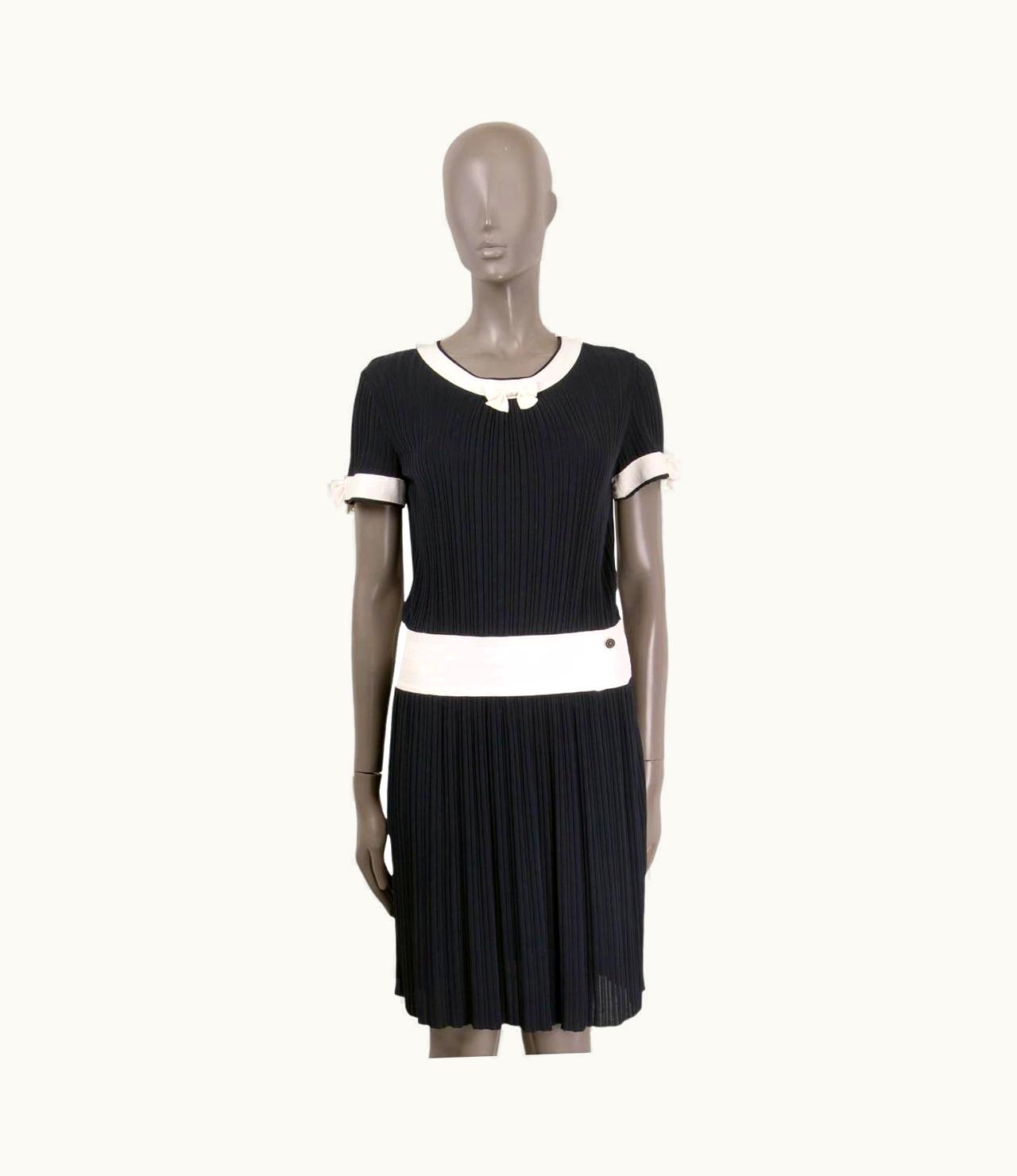 Chanel Chanel Navy & White Rayon 2014 14p Bow Detailed Pleated Dress