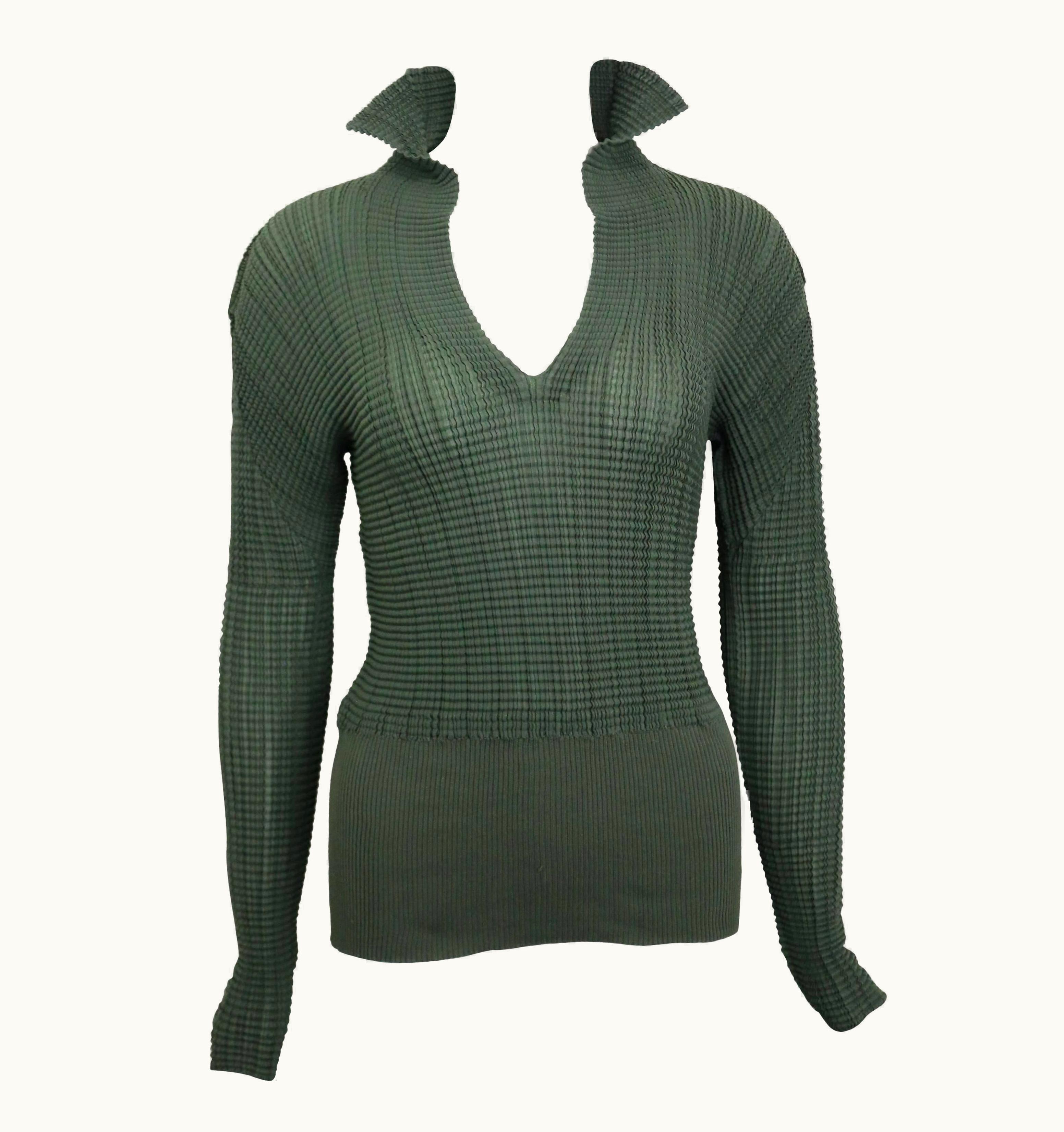 Issey Miyake Issey Miyake Green Pleated V Neckline Collar Long Sleeves Top