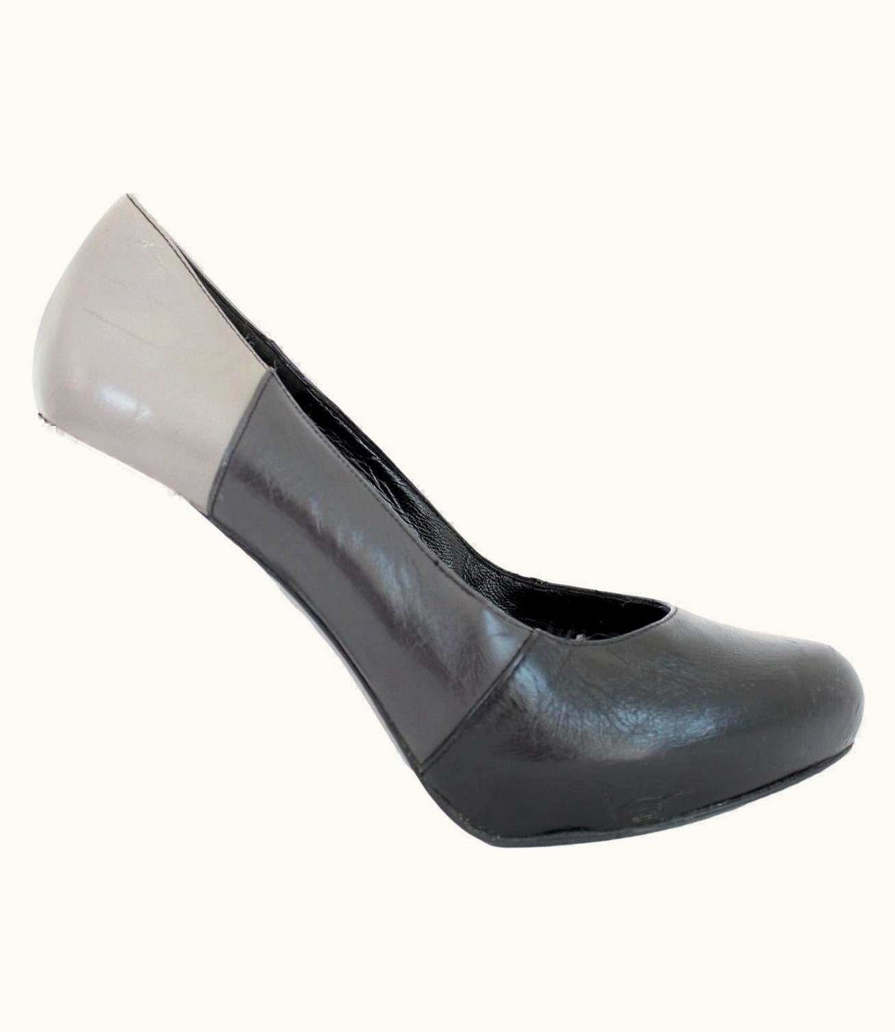 Fendi Fendi Black Leather Vintage Decollete