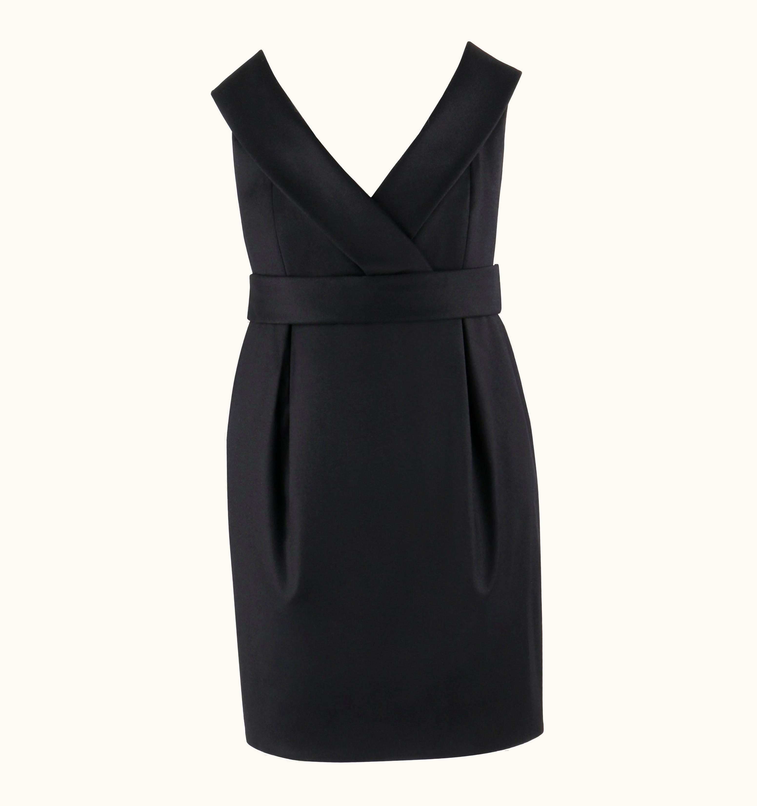Alexander McQueen Alexander McQueen AW 2006 Black Wool Portrait Collar Shift Dress