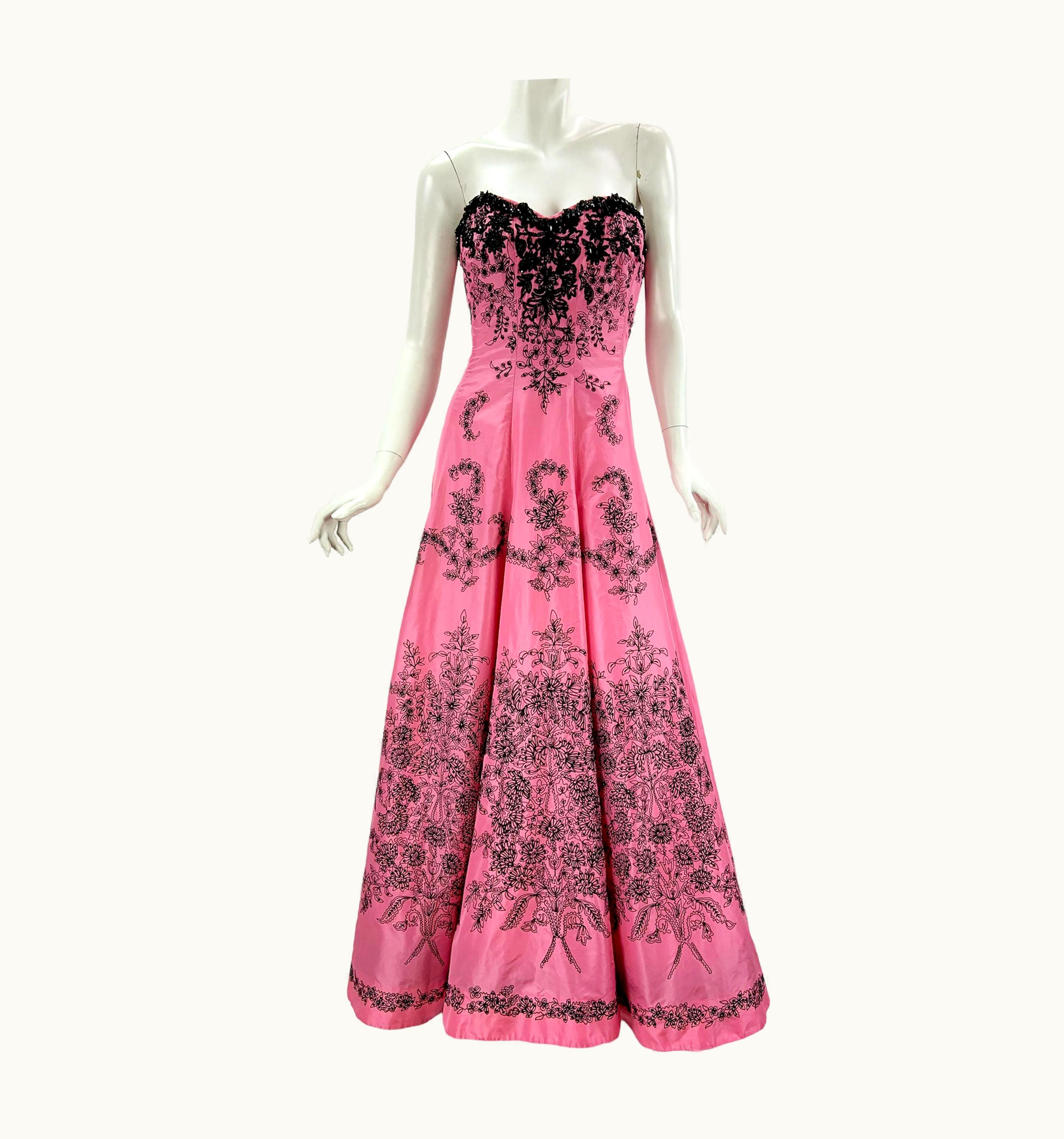 Oscar De La Renta Oscar De La Renta S/S 2004 Collection Pink Silk Taffeta Embellished Dress Gown