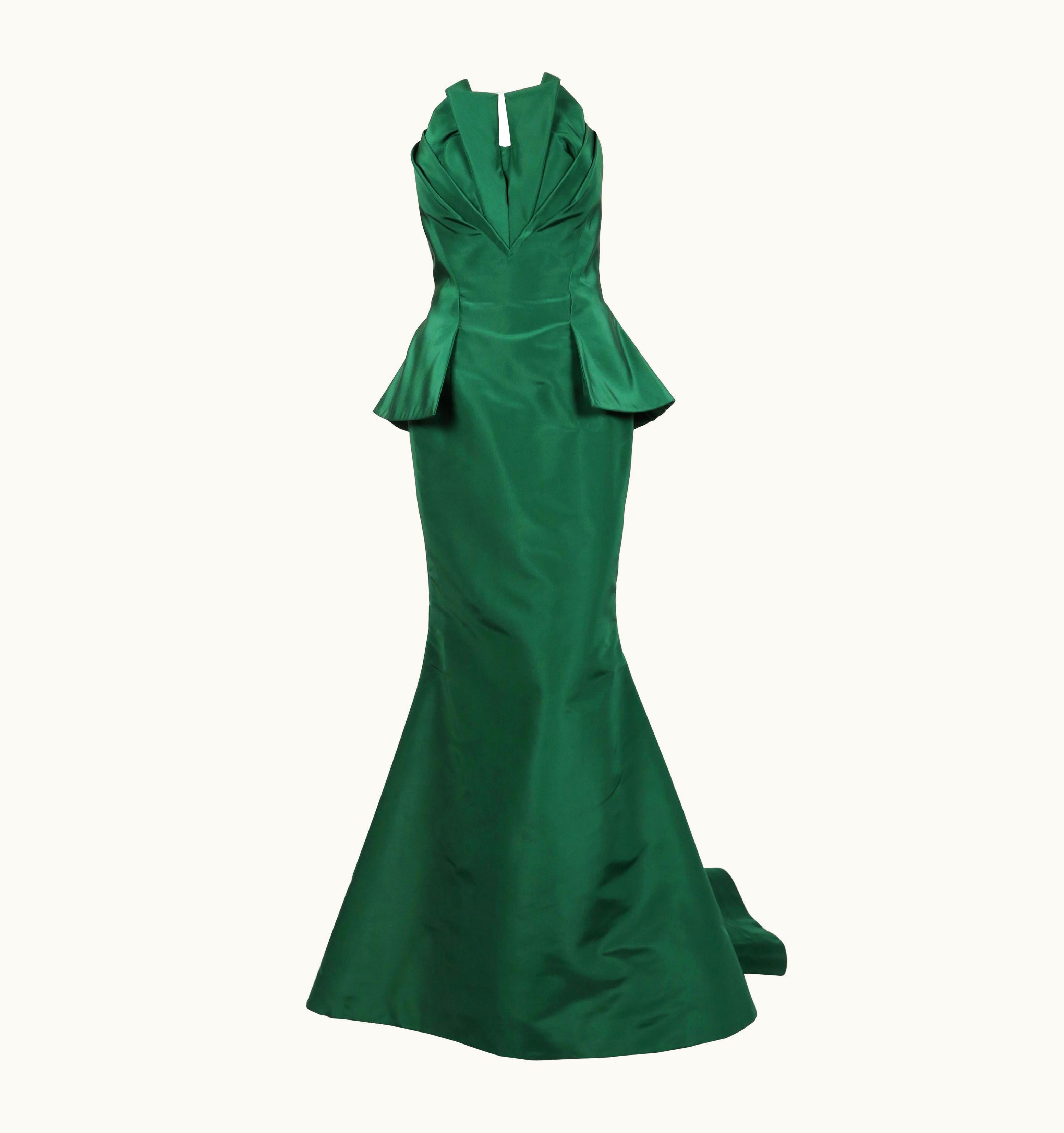 Oscar De La Renta Emerald Green Silk Runway Gown With Pleated Bodice & Train